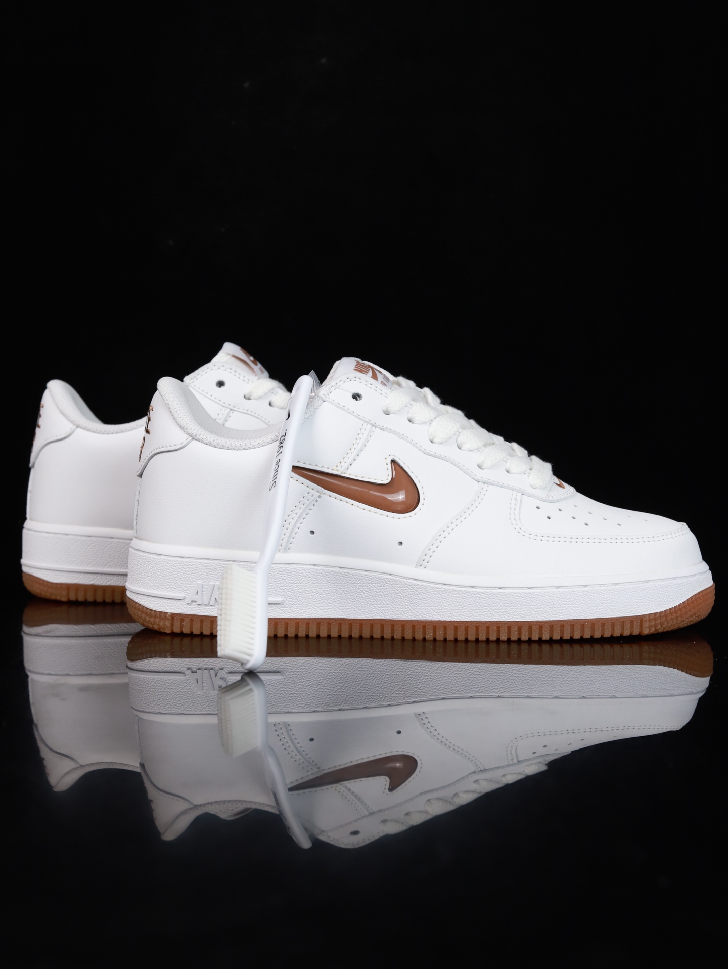 特价Nike Air Force 1 Low 原厂冲刀皮料切割干净 无任何毛边 清洁度细节完美 做工细节