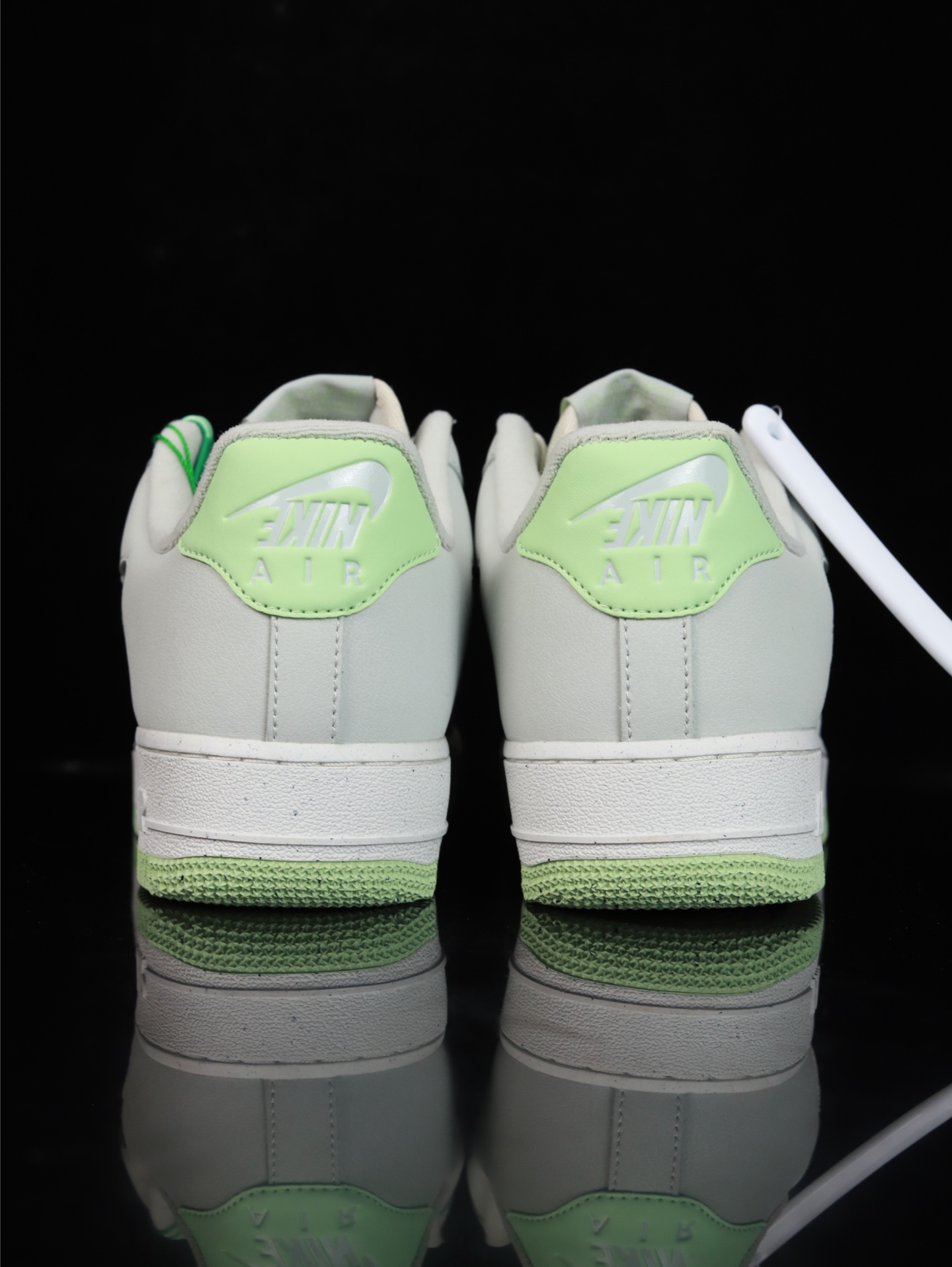 特价Nike Air Force 1 Low 原厂冲刀皮料切割干净 无任何毛边 清洁度细节完美 做工细节