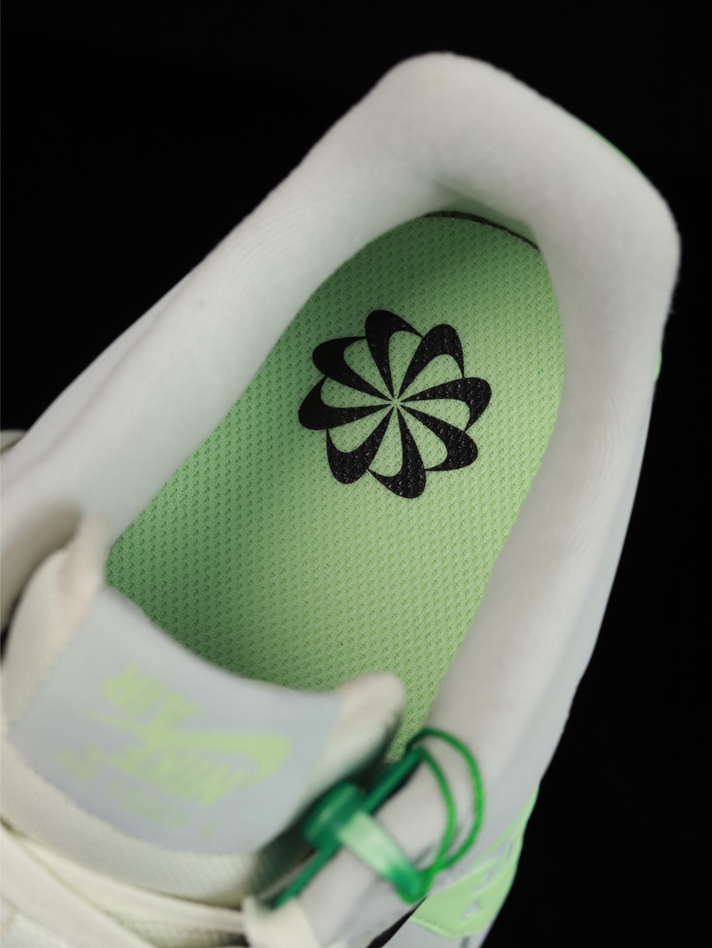 特价Nike Air Force 1 Low 原厂冲刀皮料切割干净 无任何毛边 清洁度细节完美 做工细节