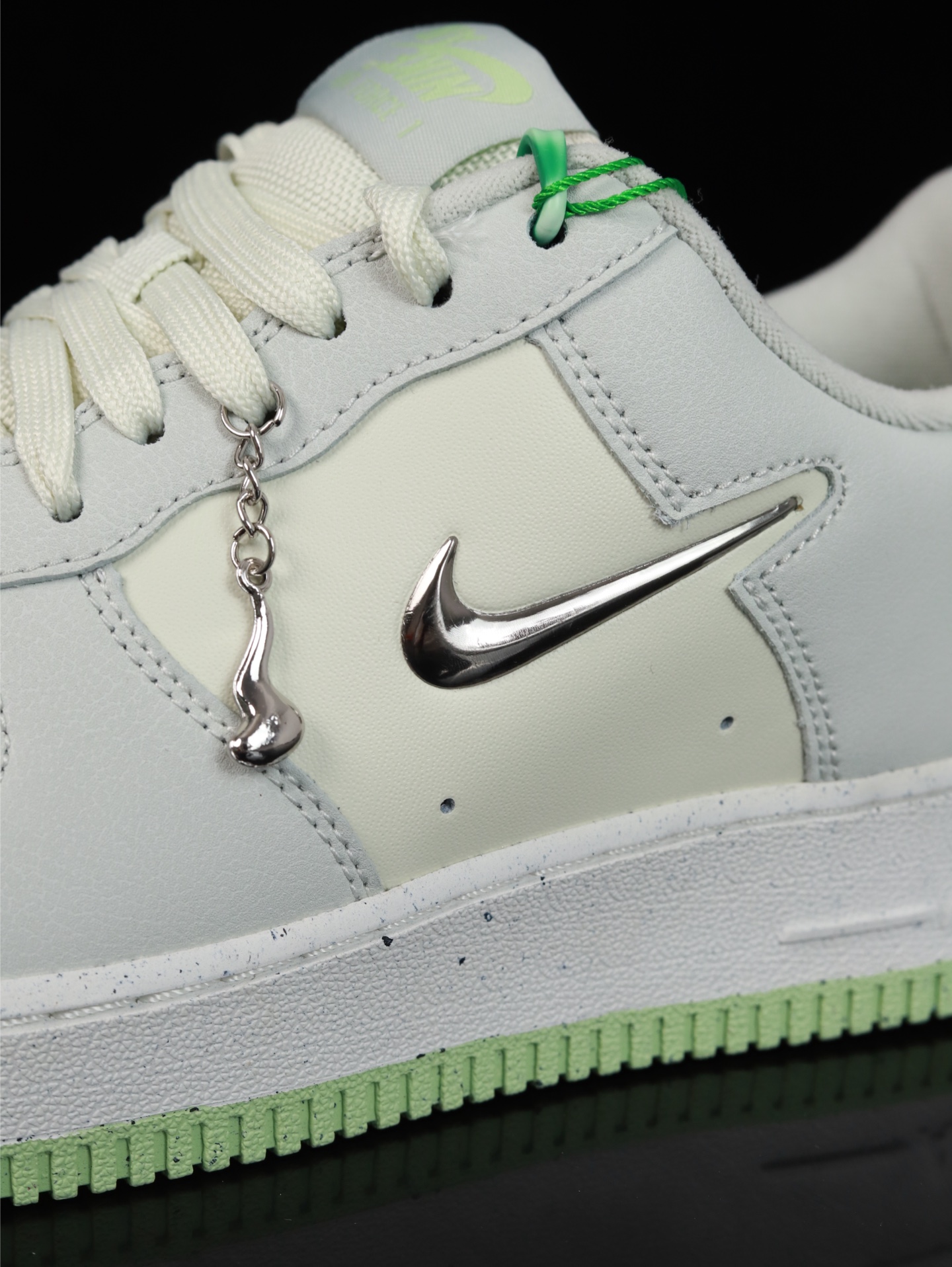 特价Nike Air Force 1 Low 原厂冲刀皮料切割干净 无任何毛边 清洁度细节完美 做工细节