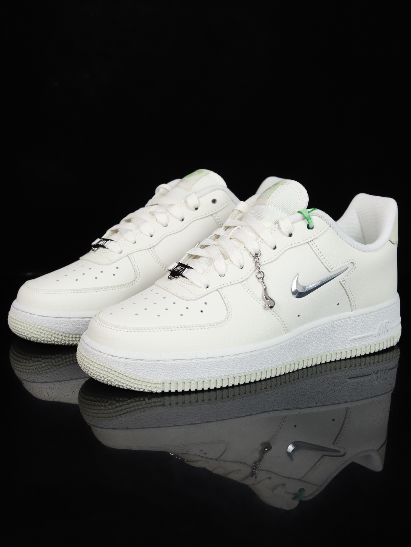 特价Nike Air Force 1 Low 原厂冲刀皮料切割干净 无任何毛边 清洁度细节完美 做工细节
