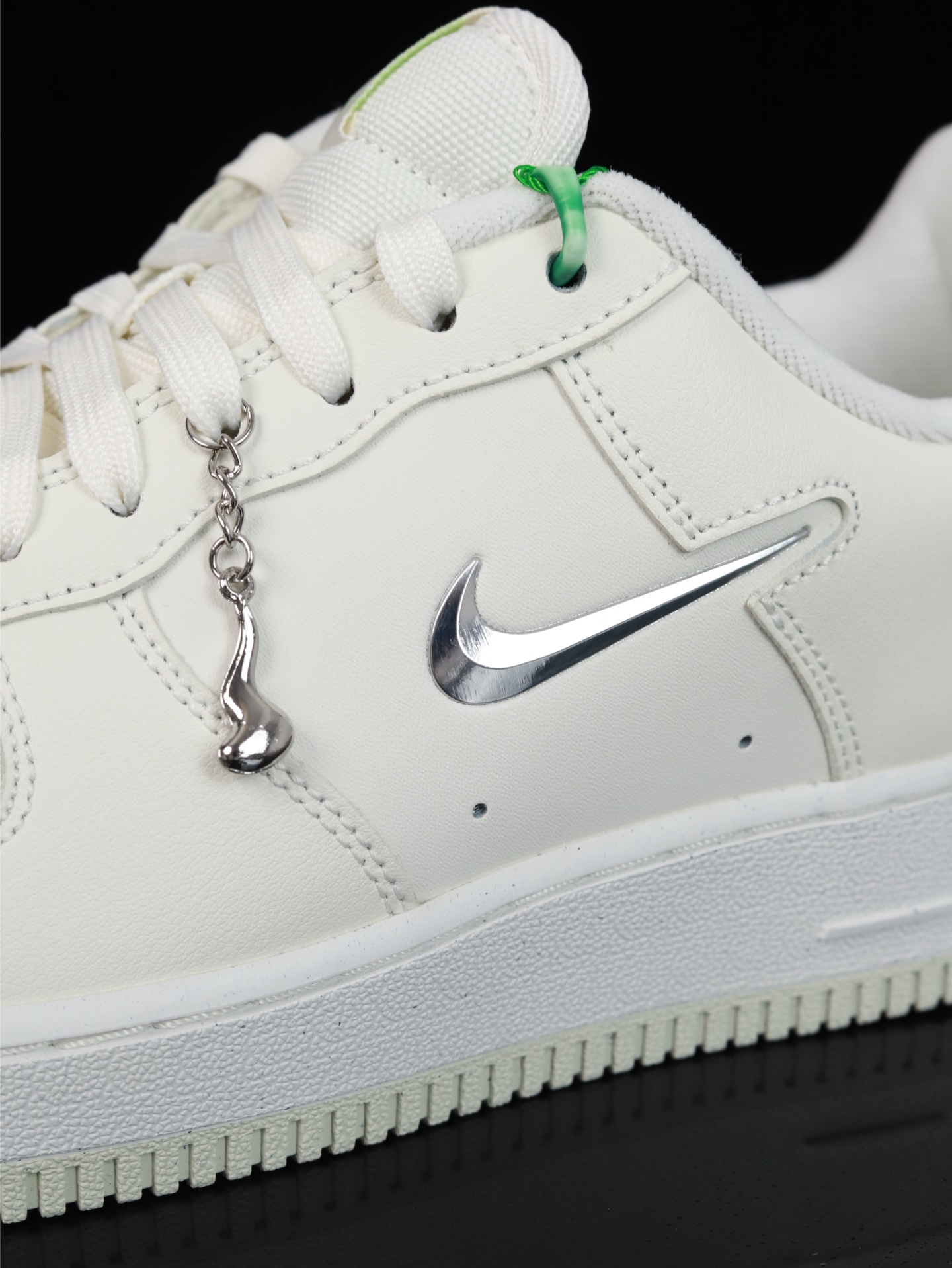 特价Nike Air Force 1 Low 原厂冲刀皮料切割干净 无任何毛边 清洁度细节完美 做工细节