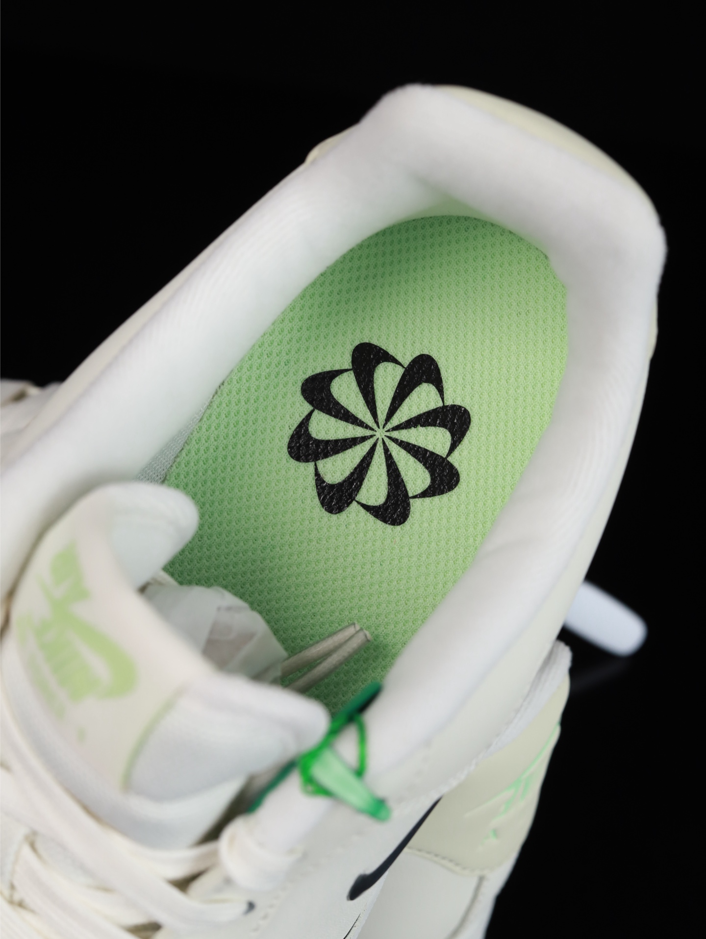 特价Nike Air Force 1 Low 原厂冲刀皮料切割干净 无任何毛边 清洁度细节完美 做工细节