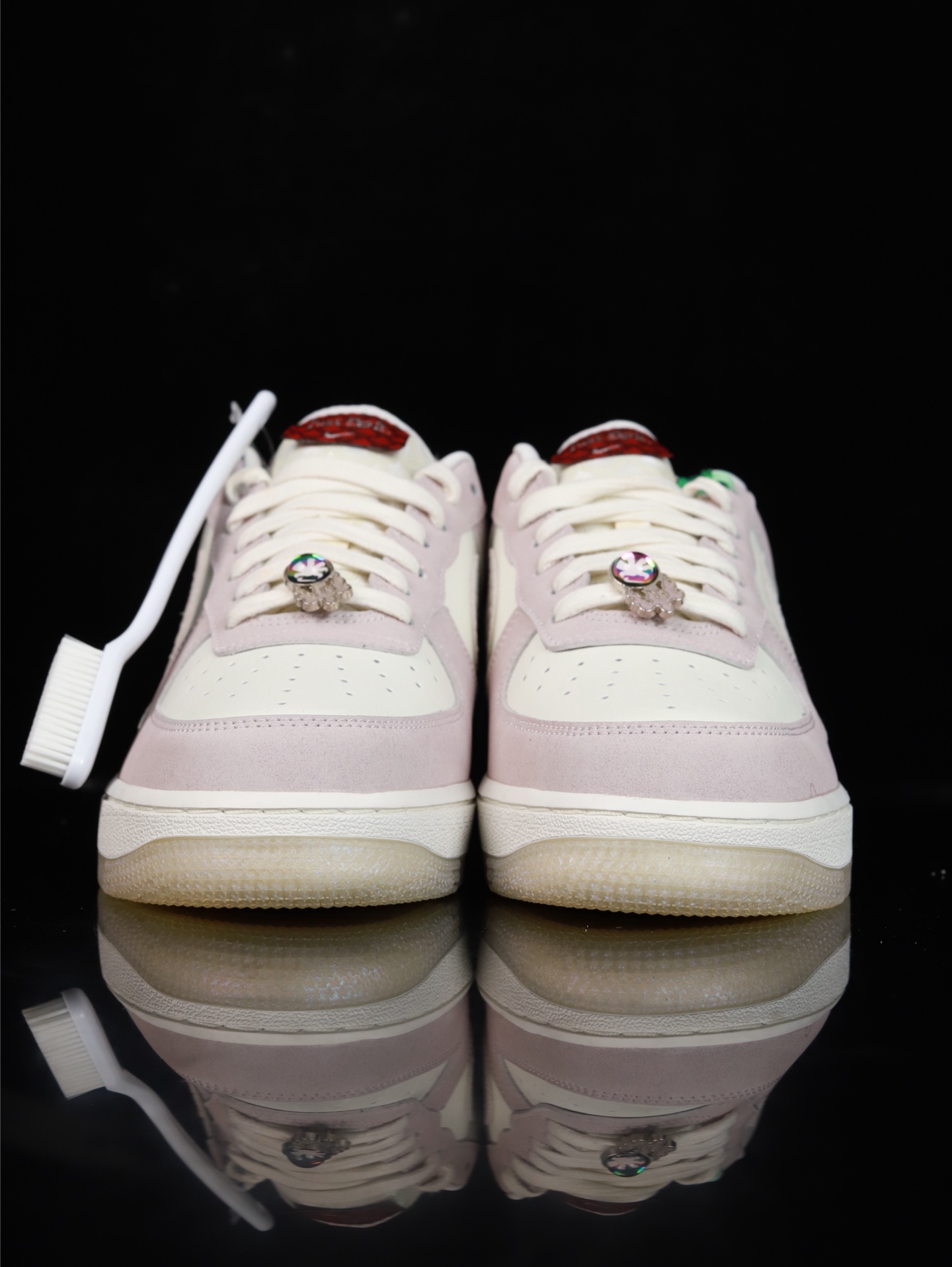 特价Nike Air Force 1 Low 原厂冲刀皮料切割干净 无任何毛边 清洁度细节完美 做工细节