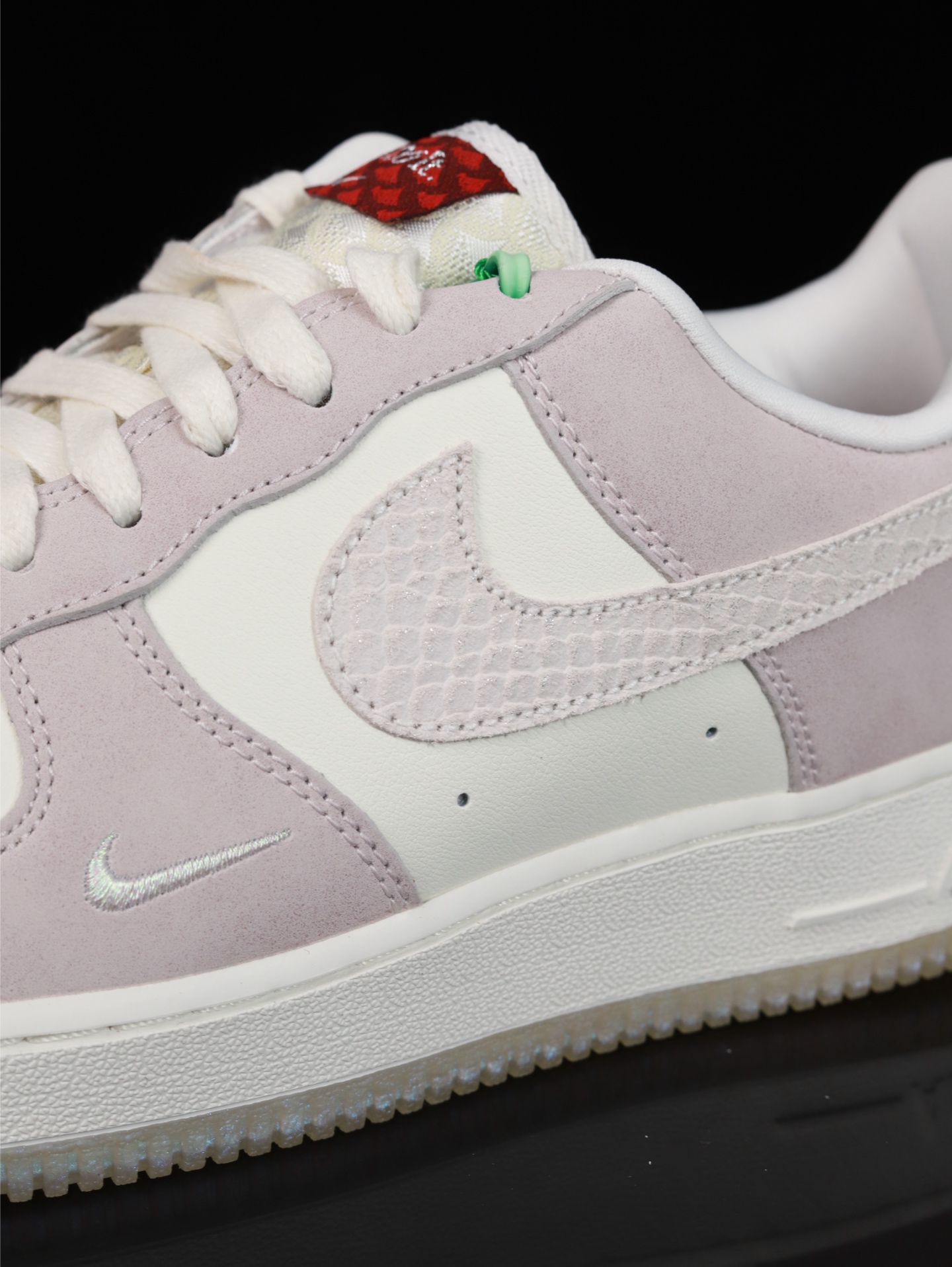 特价Nike Air Force 1 Low 原厂冲刀皮料切割干净 无任何毛边 清洁度细节完美 做工细节