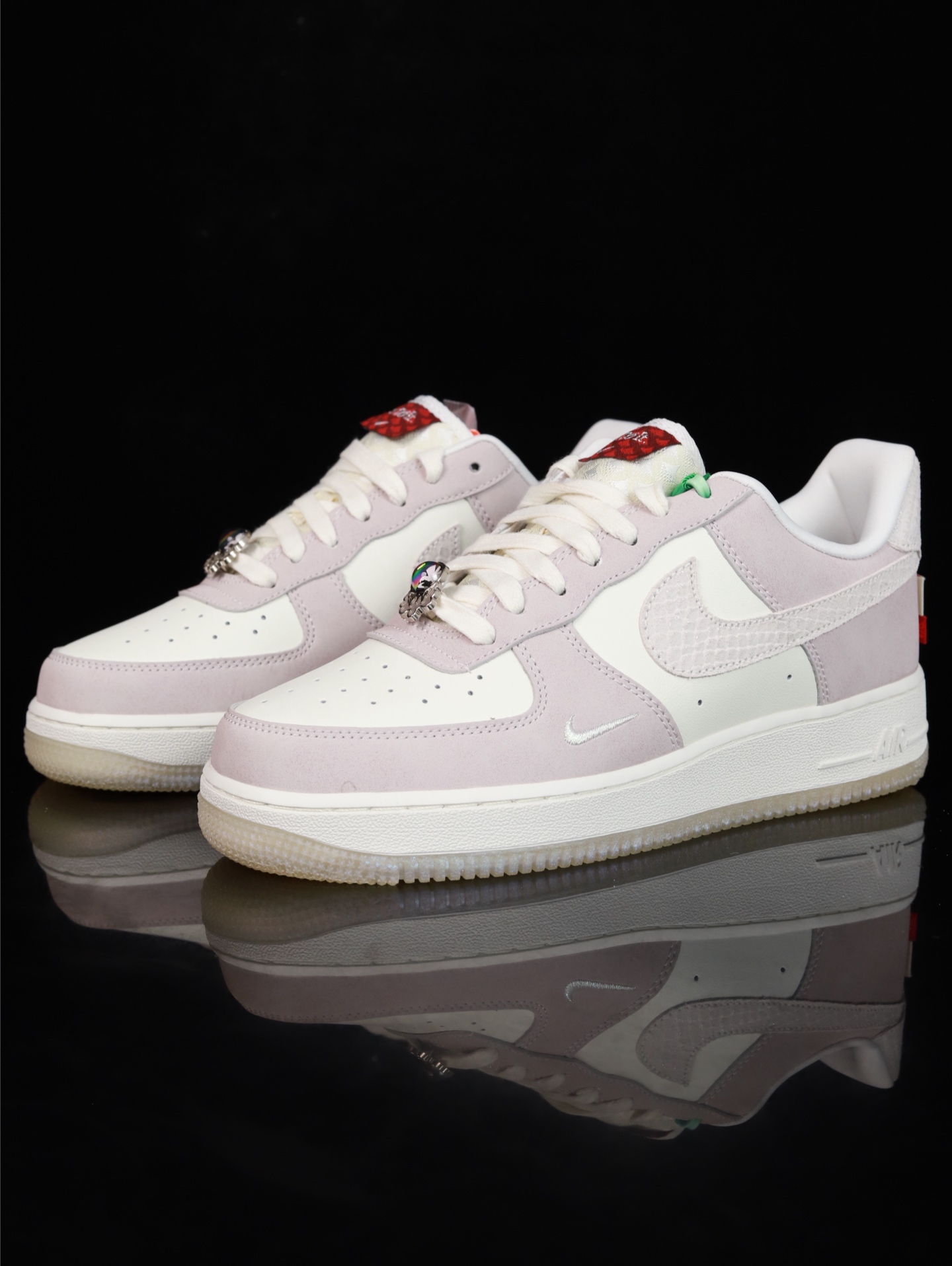 特价Nike Air Force 1 Low 原厂冲刀皮料切割干净 无任何毛边 清洁度细节完美 做工细节