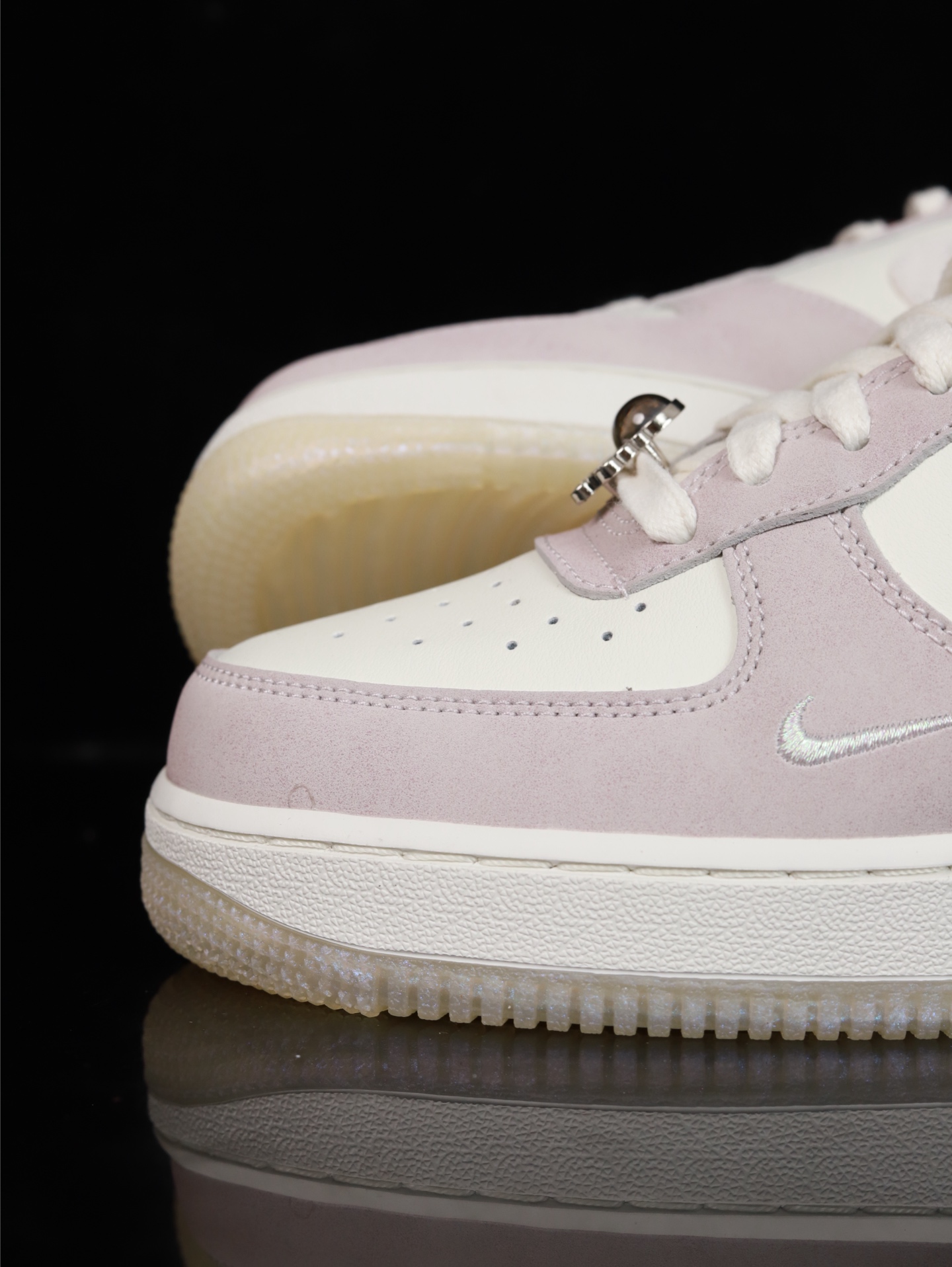 特价Nike Air Force 1 Low 原厂冲刀皮料切割干净 无任何毛边 清洁度细节完美 做工细节