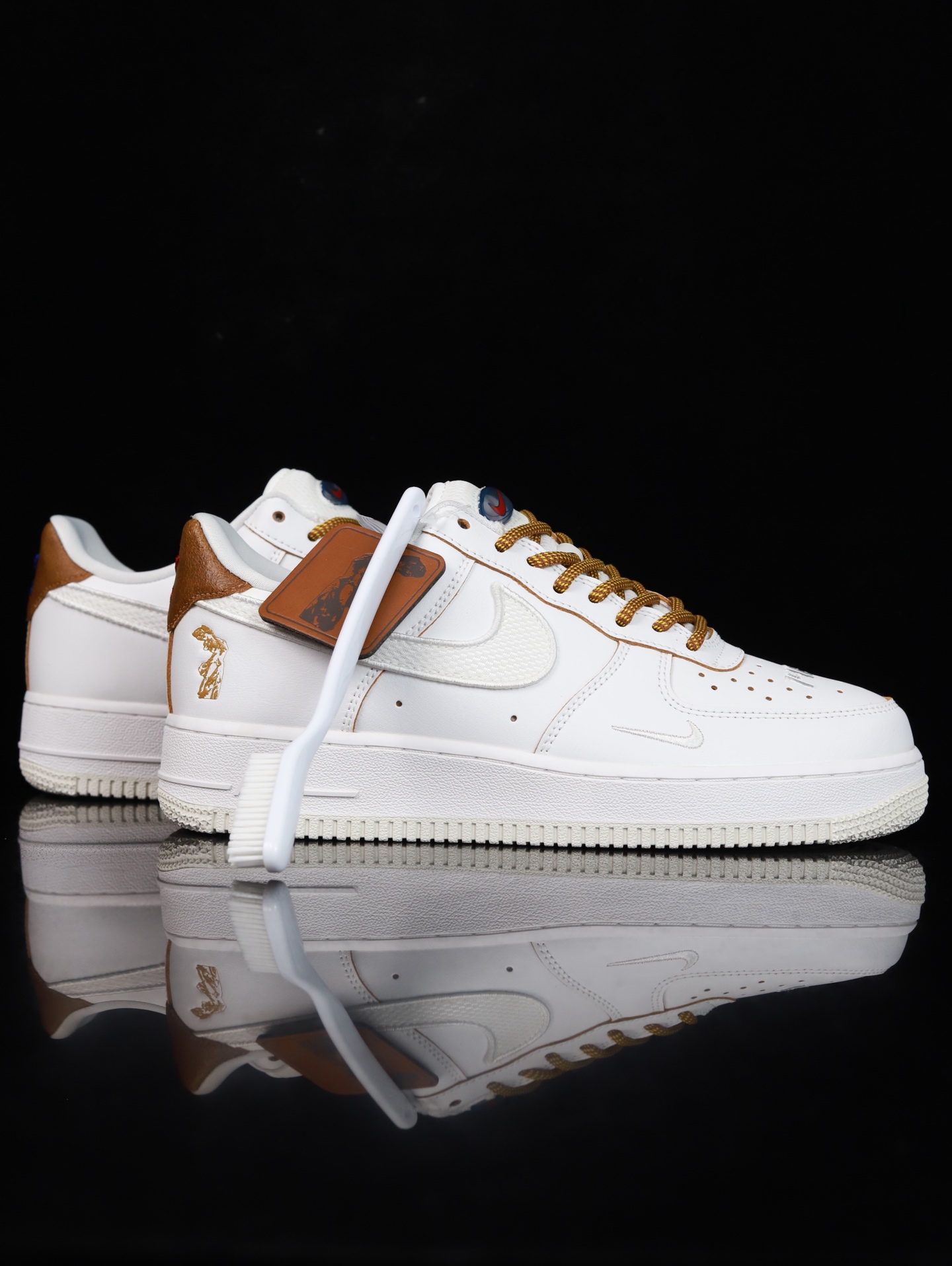 特价Nike Air Force 1 Low 原厂冲刀皮料切割干净 无任何毛边 清洁度细节完美 做工细节