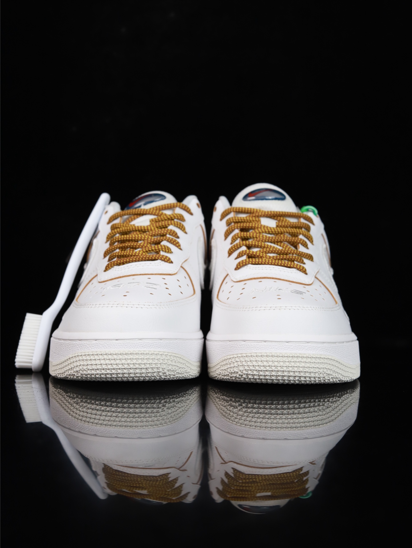 特价Nike Air Force 1 Low 原厂冲刀皮料切割干净 无任何毛边 清洁度细节完美 做工细节