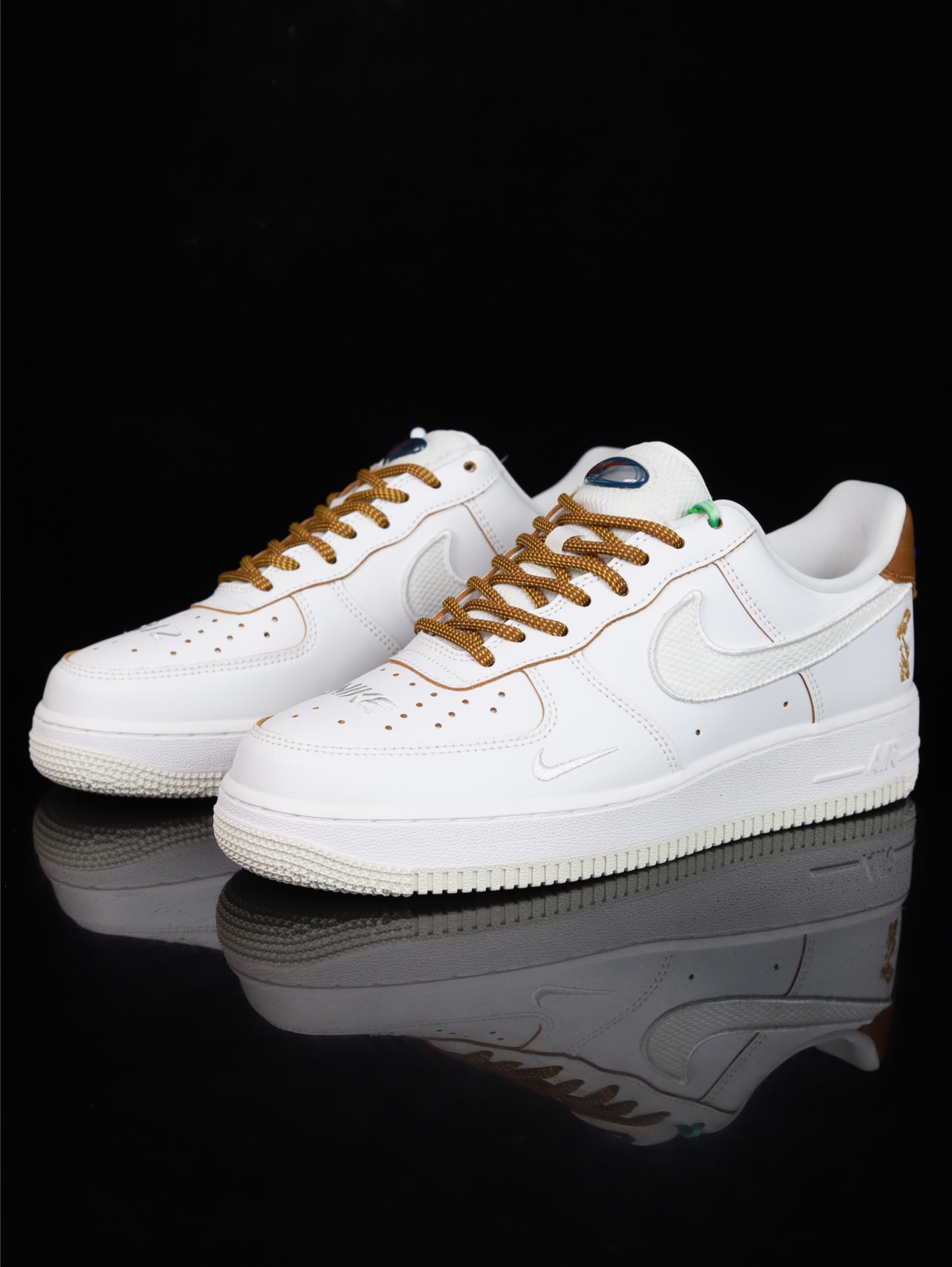 特价Nike Air Force 1 Low 原厂冲刀皮料切割干净 无任何毛边 清洁度细节完美 做工细节