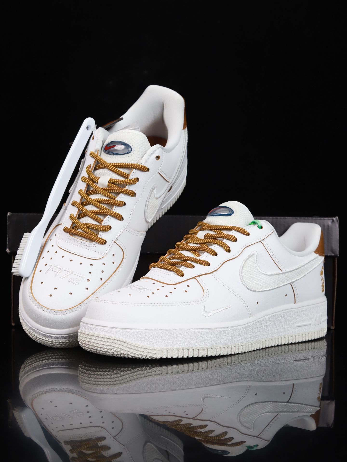 特价Nike Air Force 1 Low 原厂冲刀皮料切割干净 无任何毛边 清洁度细节完美 做工细节