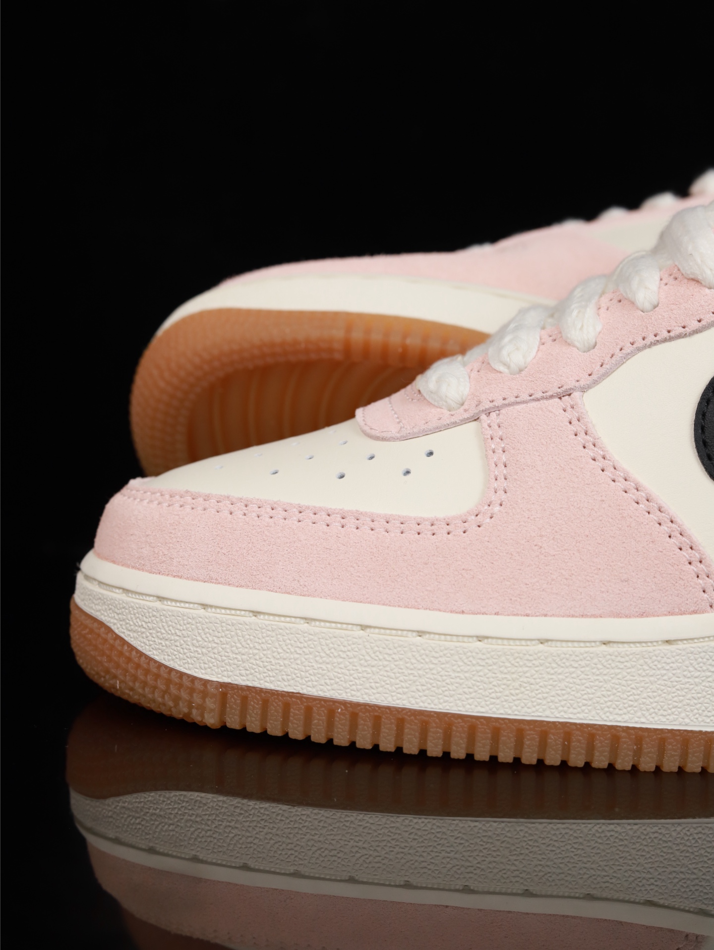 特价Nike Air Force 1 Low 原厂冲刀皮料切割干净 无任何毛边 清洁度细节完美 做工细节