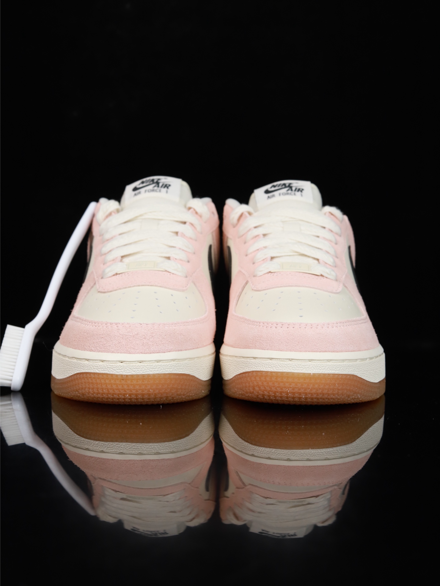 特价Nike Air Force 1 Low 原厂冲刀皮料切割干净 无任何毛边 清洁度细节完美 做工细节