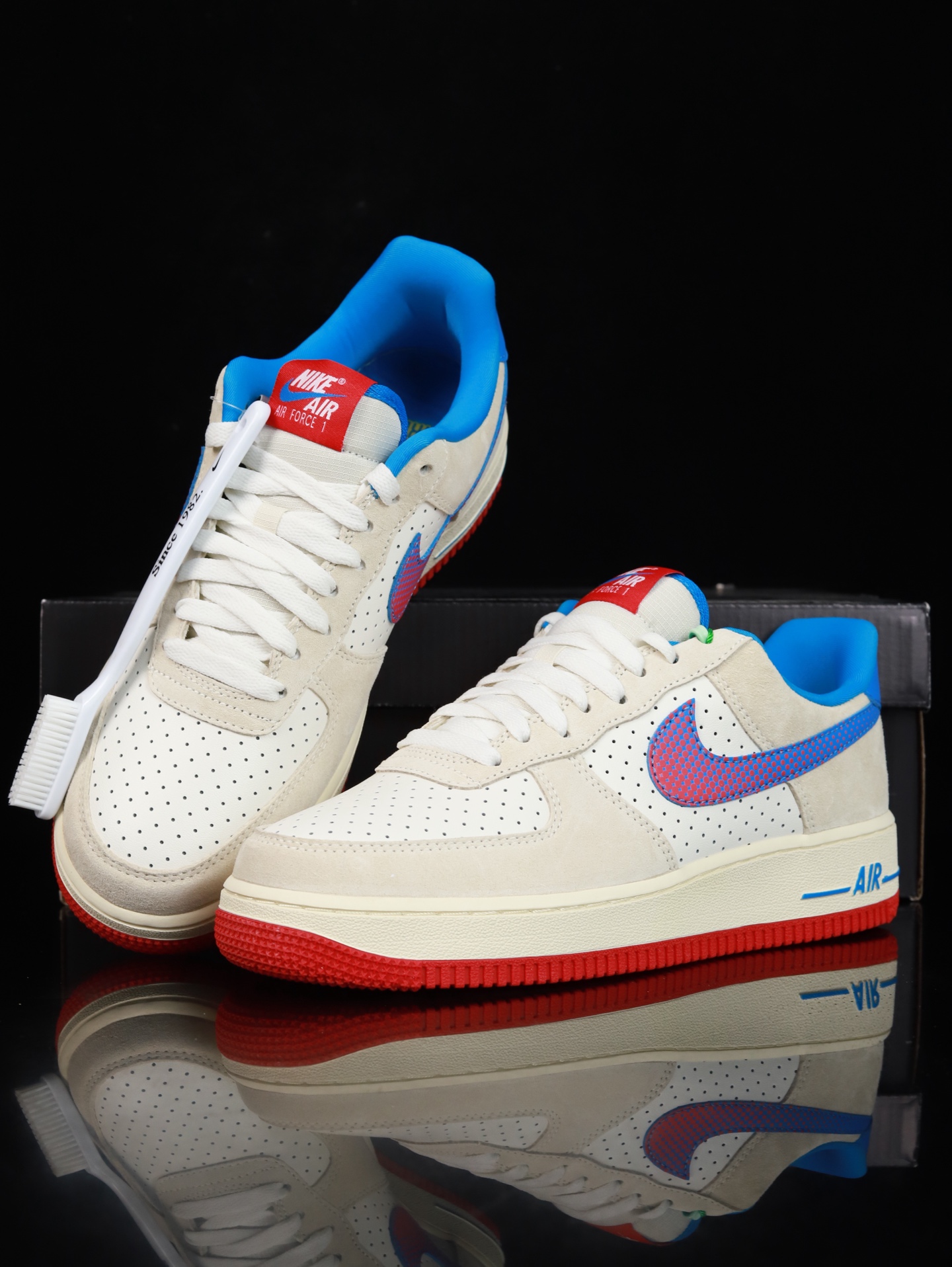 特价Nike Air Force 1 Low 原厂冲刀皮料切割干净 无任何毛边 清洁度细节完美 做工细节