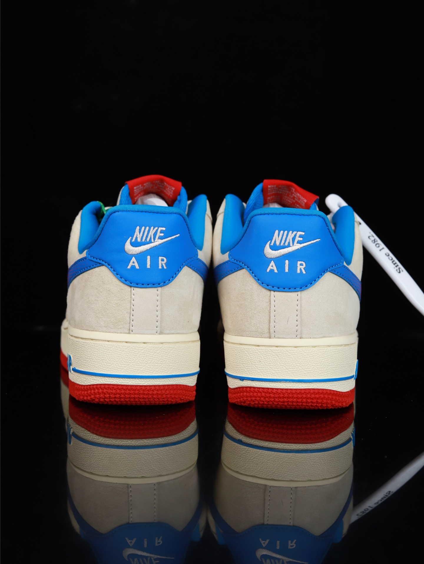 特价Nike Air Force 1 Low 原厂冲刀皮料切割干净 无任何毛边 清洁度细节完美 做工细节