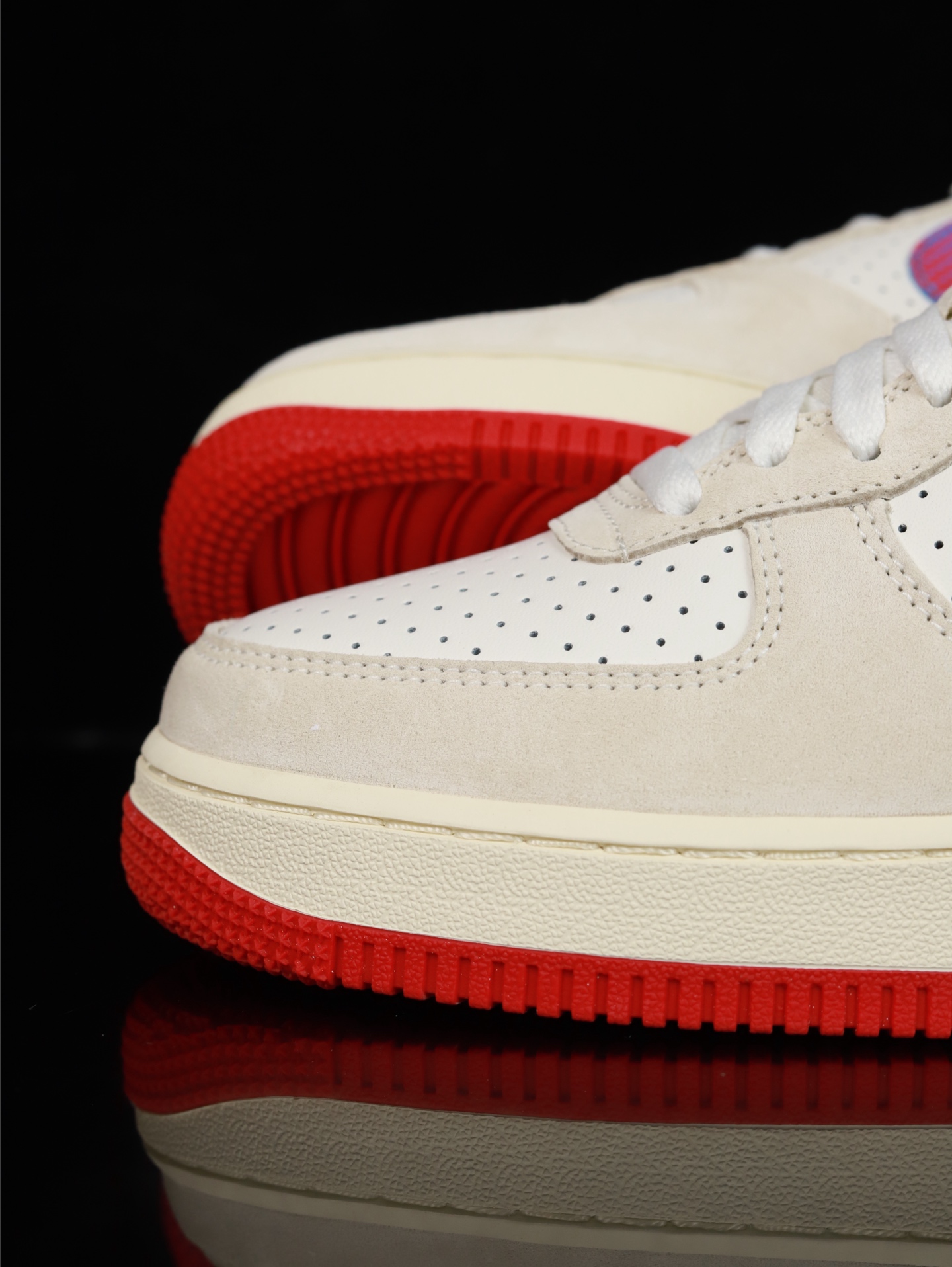 特价Nike Air Force 1 Low 原厂冲刀皮料切割干净 无任何毛边 清洁度细节完美 做工细节