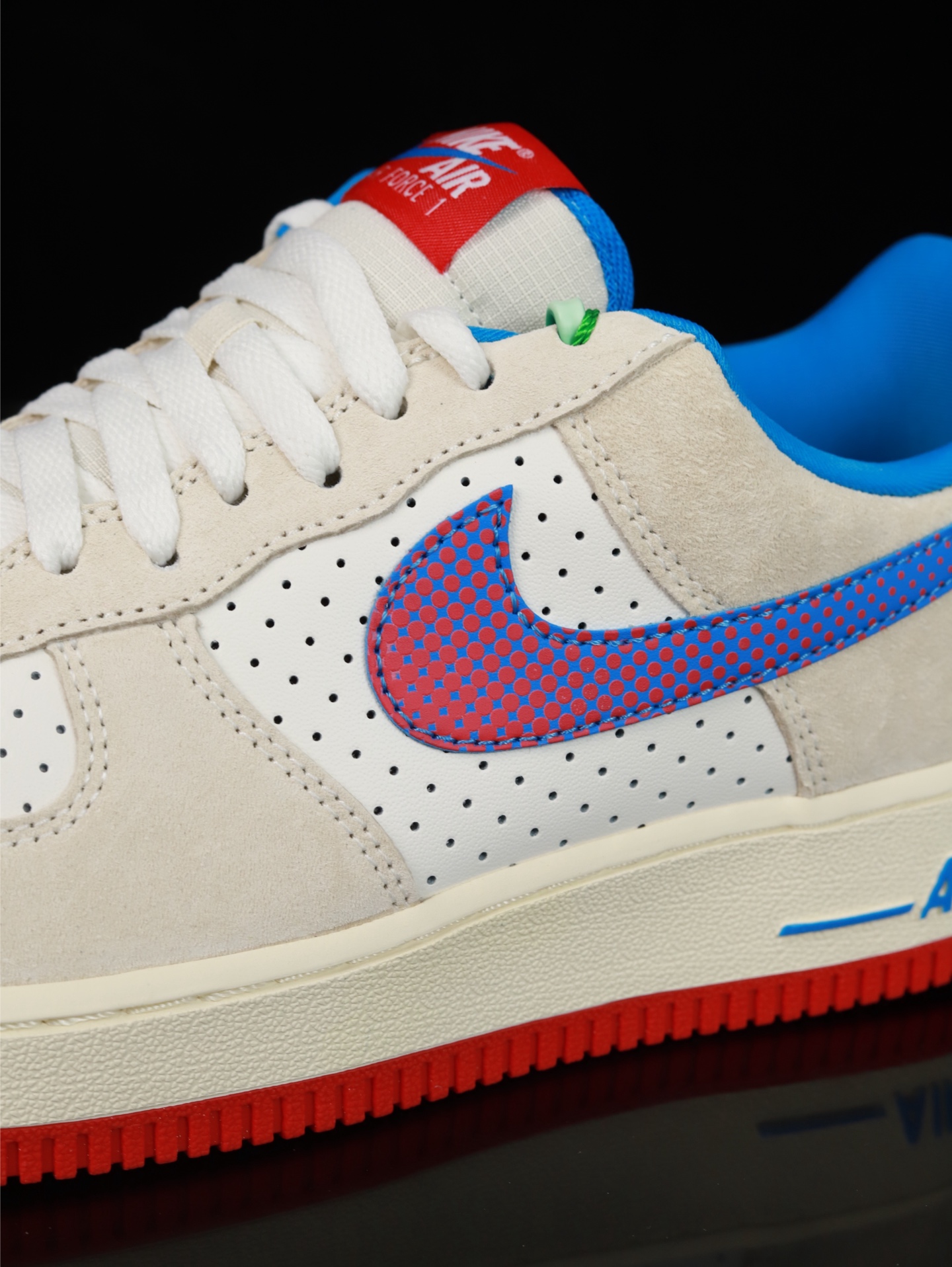 特价Nike Air Force 1 Low 原厂冲刀皮料切割干净 无任何毛边 清洁度细节完美 做工细节