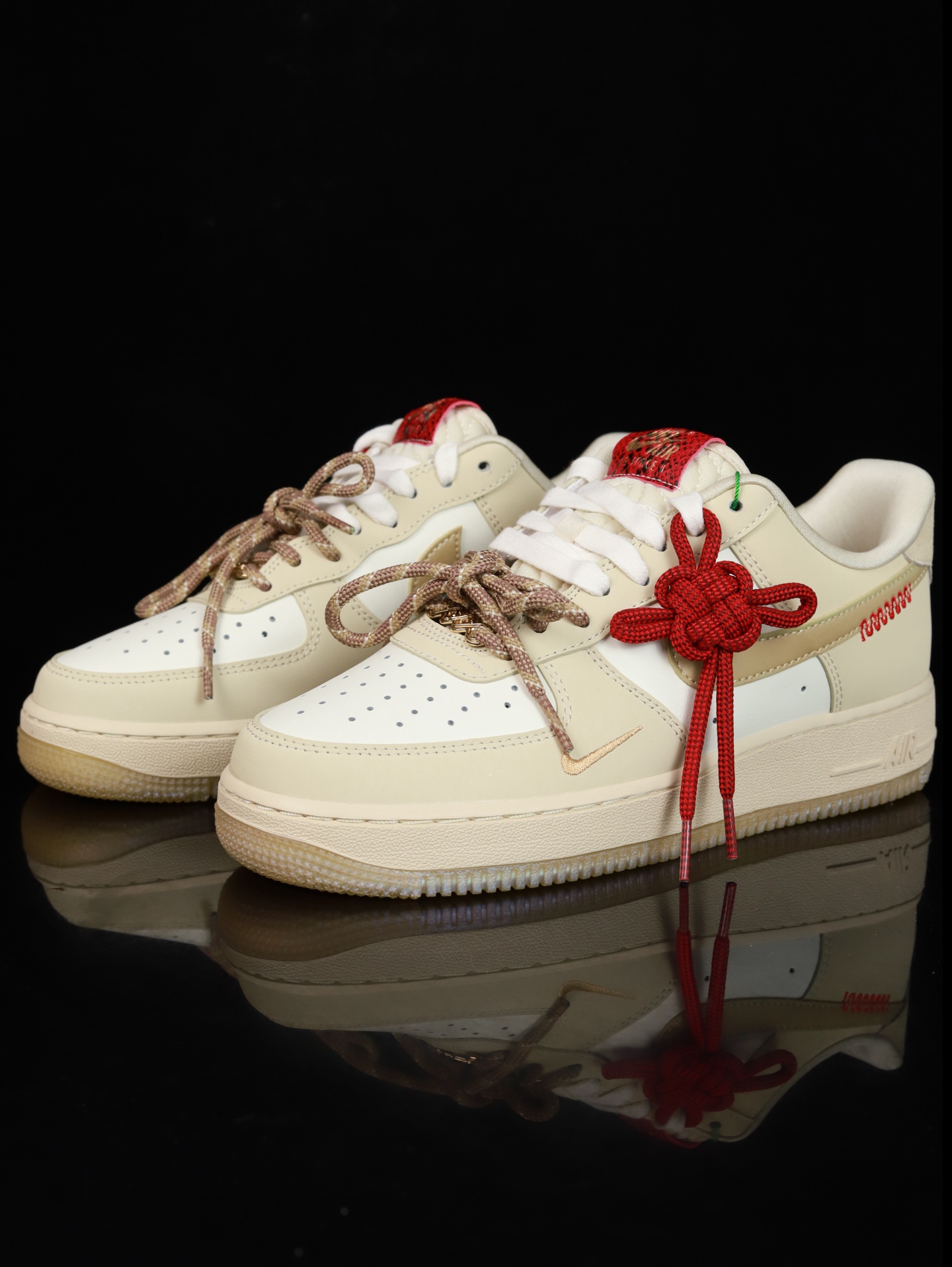 特价Nike Air Force 1 Low 原厂冲刀皮料切割干净 无任何毛边 清洁度细节完美 做工细节