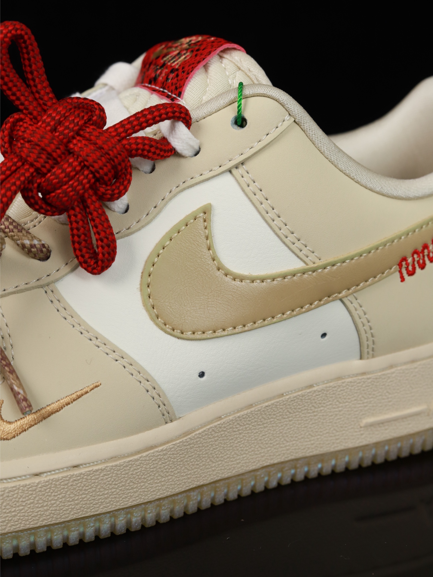 特价Nike Air Force 1 Low 原厂冲刀皮料切割干净 无任何毛边 清洁度细节完美 做工细节