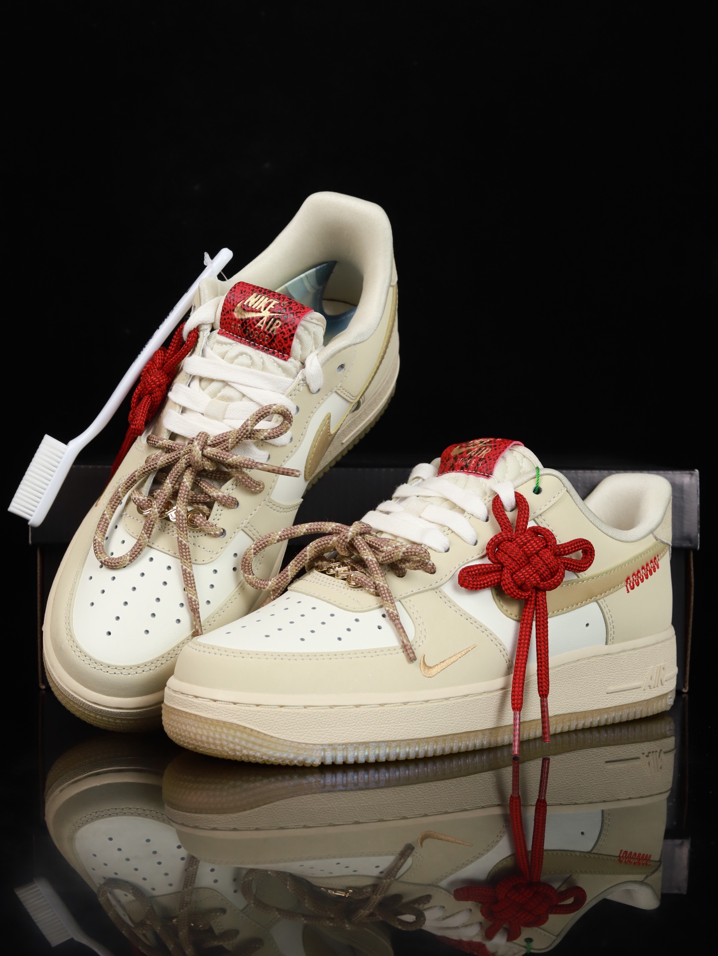特价Nike Air Force 1 Low 原厂冲刀皮料切割干净 无任何毛边 清洁度细节完美 做工细节