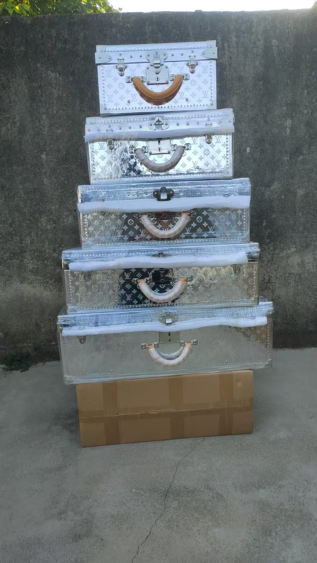 NO:336458,Customized models, middle boxes, silver materials, real-time shipping photos,19860909客户定制款 中箱 银料 ,发货实拍,,luggage