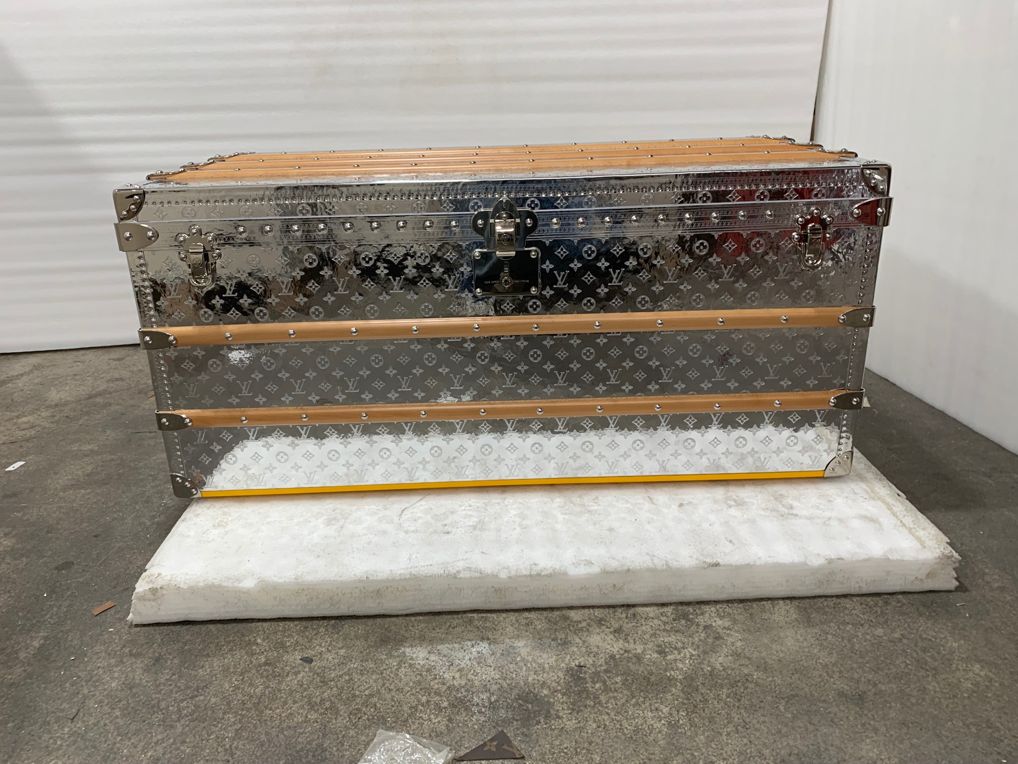 NO:336490,Customized model silver coffee table box size/48/55,19860909客户定制款 银料茶几箱 尺寸/48/55,,luggage