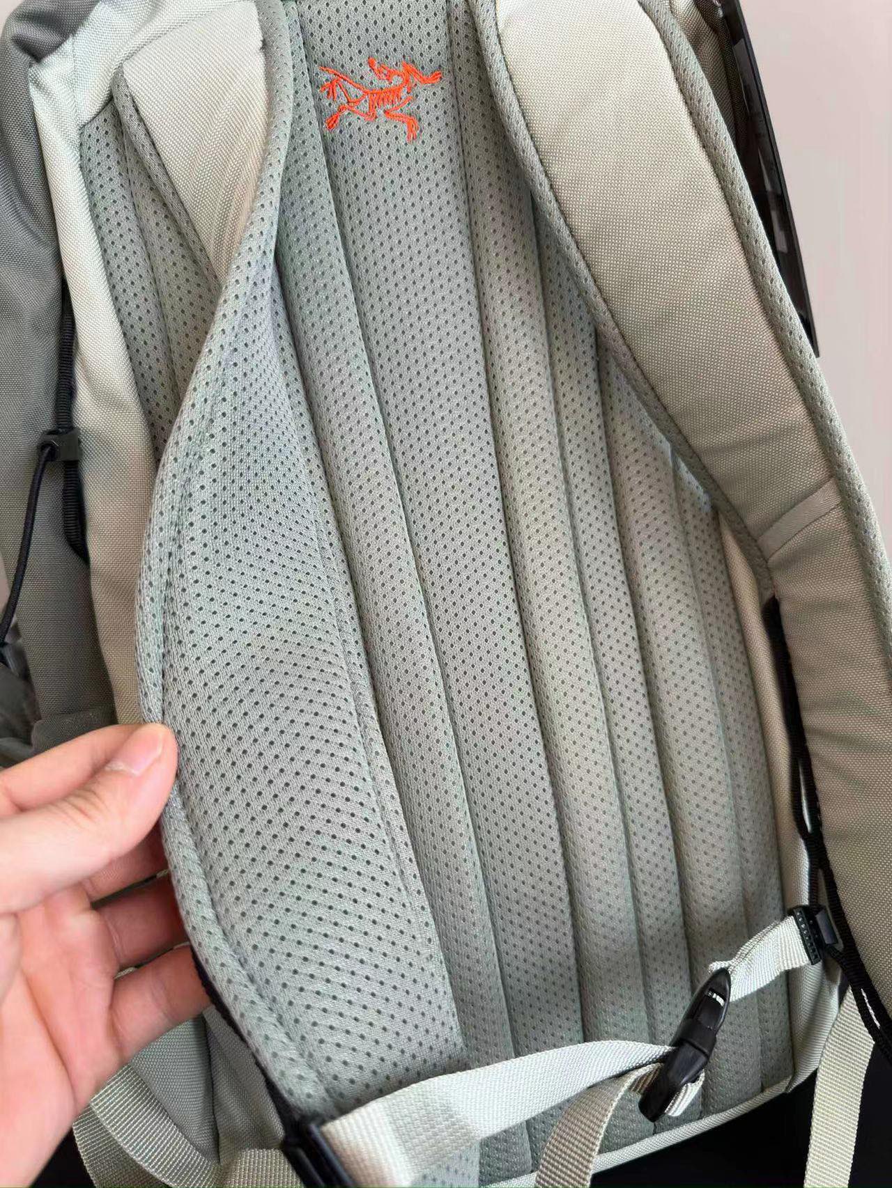- 100% ripstop nylon construction: breathable, abrasion-resistant, and w - Comprehensive 8