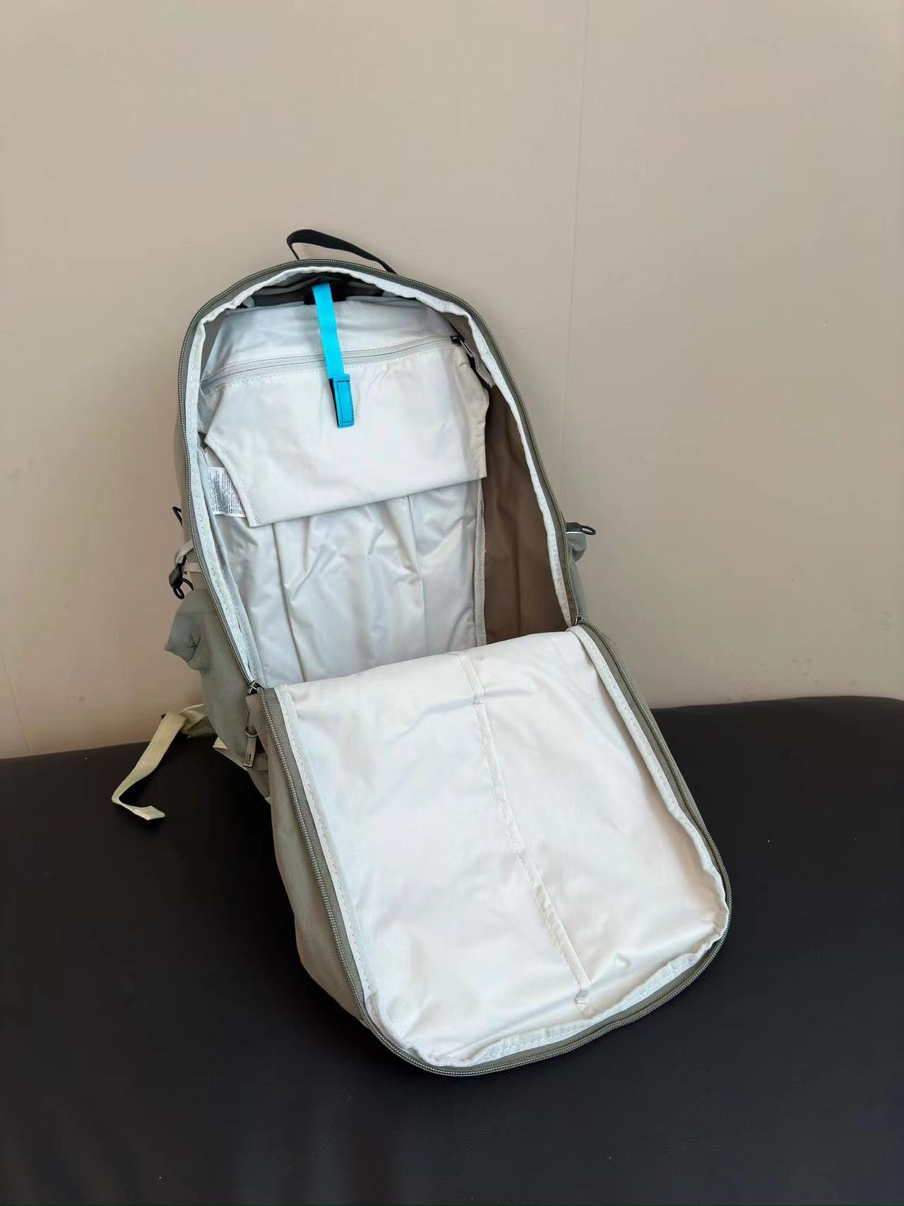 Designed with functional versatility in mind, this outdoor-inspired bag - Bag 6