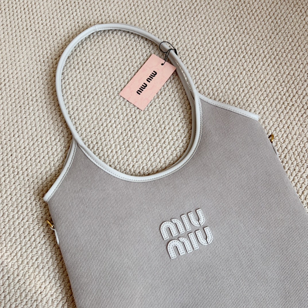 Miu Miu runway crescent tote bag crafted in corduroy - Comprehensive 4