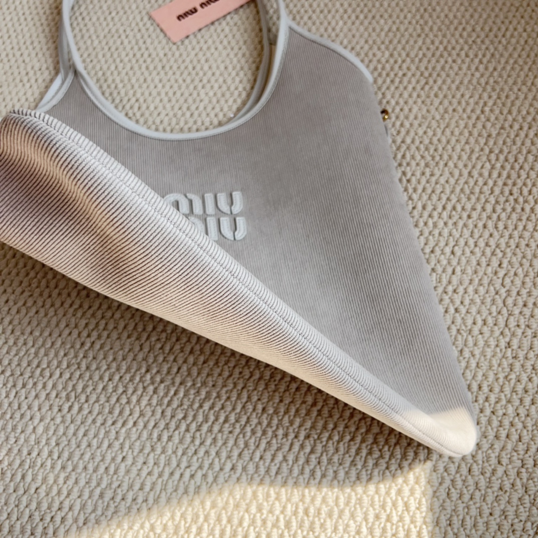 Miu Miu runway crescent tote bag crafted in corduroy - Comprehensive 5