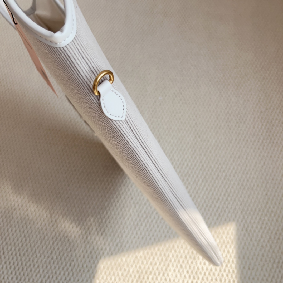 Miu Miu runway crescent tote bag crafted in corduroy - Comprehensive 6