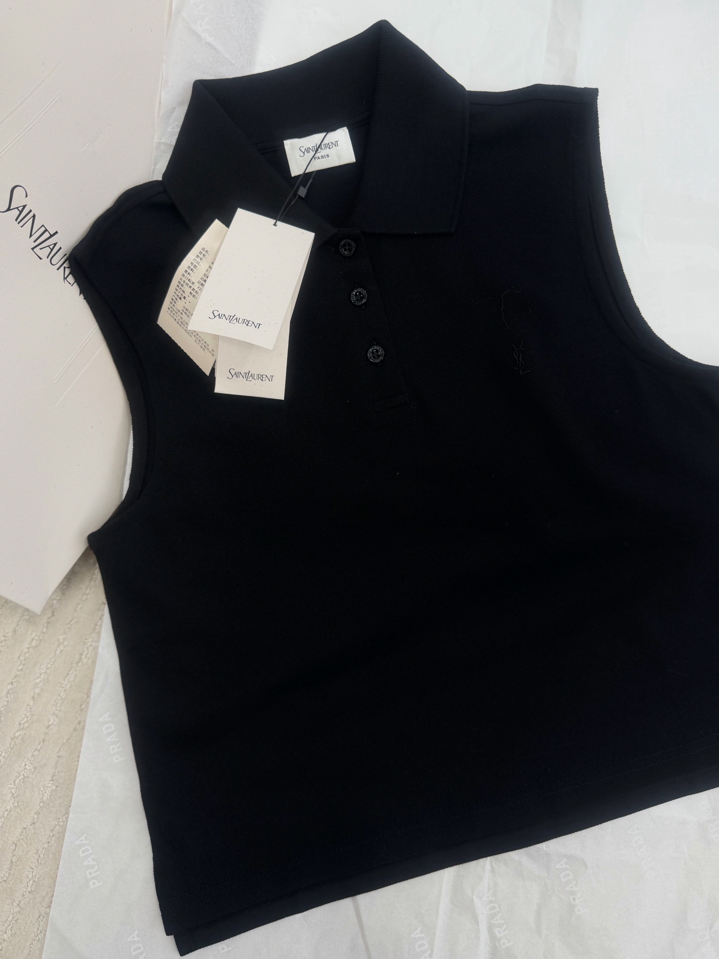 NO:801251,Authentic real shot ~ original development ~ 26SS black sleeveless Polo shirt, classic lapel + three mother-of-pearl buttons design, simple and high-end!  The knitted fabric is soft and breathable, super comfortable to wear in spring and summer~ The sleeveless cut is neat, and it looks great with jeans or skirts. It can be easily used for commuting and leisure. Black is versatile, you can switch between sweet and cool or minimalist styles at will, a must-have item for your wardrobe. SML authentic photos, skirts, jeans,19860909正品实拍～原版开发～ 26SS 黑色无袖Polo衫,经典翻领+三颗贝母纽扣设计,简约又高级！针织面料柔软透气,春夏穿超舒服～无袖剪裁利落,搭配牛仔裤或半裙都很出彩,通勤休闲都能轻松驾驭 黑色百搭,甜酷or极简风随心切换,衣橱必备单品 SML正品实拍,,skirts,jeans,,Women's clothing