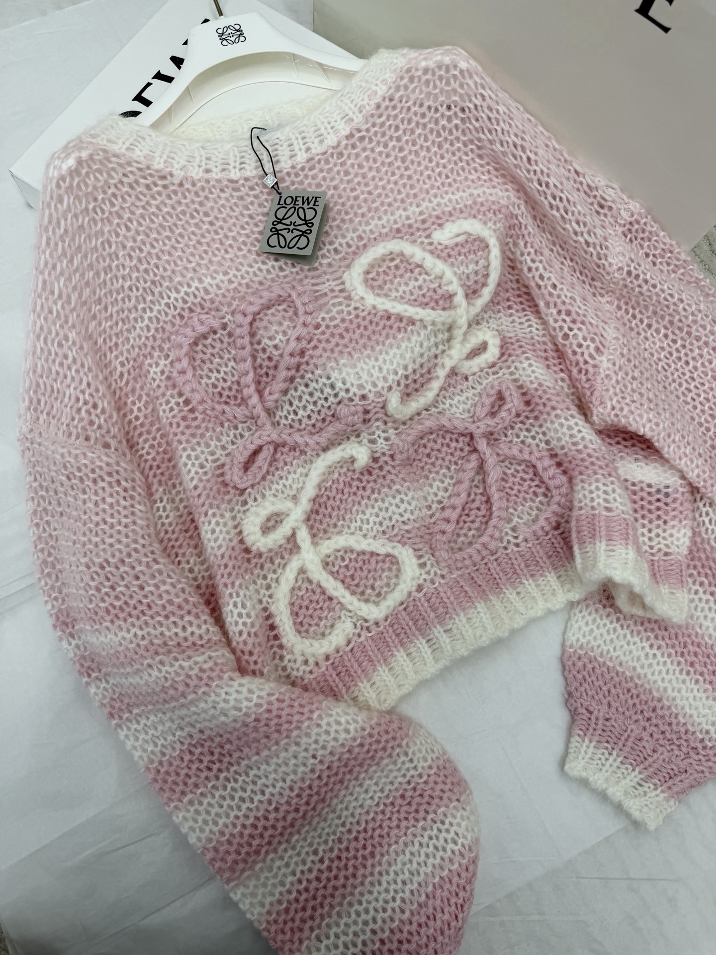 NO:929225,Original development ~ Vermicelli mohair sweater is soft and fluffy, super comfortable to wear!  Pink and white stripes + Anagram embroidery, perfect for recognition. The loose fit is gentle and sweet when worn with skirts or jeans in spring and autumn, and can easily create a lazy atmosphere~ The mohair material is light and warm, and can be easily used for daily life or dates. It is a classic and popular item, fashionable and versatile!  Real shots of SML details,,skirts,jeans,sweaters,19860909原版开发～ 粉条马海毛毛衣柔软蓬松,穿着超舒适！粉白条纹+Anagram刺绣,辨识度满分.宽松版型,春秋季节搭裙装或牛仔裤都很温柔甜美,轻松打造慵懒氛围感～马海毛材质轻盈保暖,日常或约会都能轻松驾驭,是经典热门单品,时髦又百搭！SML细节图实拍,,skirts,jeans,sweaters,,Women's clothing