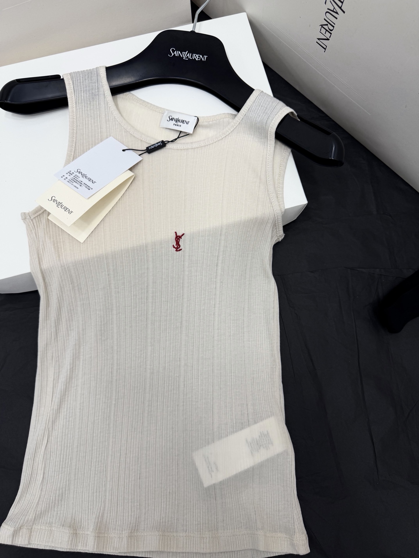 NO:807228,Original development~~ SYL light apricot knitted vest custom-made fabric is soft and skin-friendly, and the vertical stripe texture is super textured. The red YSL embroidered logo on the chest is low-key and recognizable. The sleeveless round neck design can be worn alone or as an inner layer. It can easily create a simple and high-end feel. It is a must-have and versatile item in the wardrobe!  SML detailed picture real shot, saint laurent,19860909原版开发～～ SYL浅杏色针织背心定制面料柔软亲肤,竖条纹肌理超显质感.胸前红色YSL刺绣logo,低调又有辨识度.无袖圆领设计,单穿or内搭都很OK,轻松打造简约高级感,是衣橱必备百搭单品！SML 细节图实拍,,saint laurent,,Women's clothing