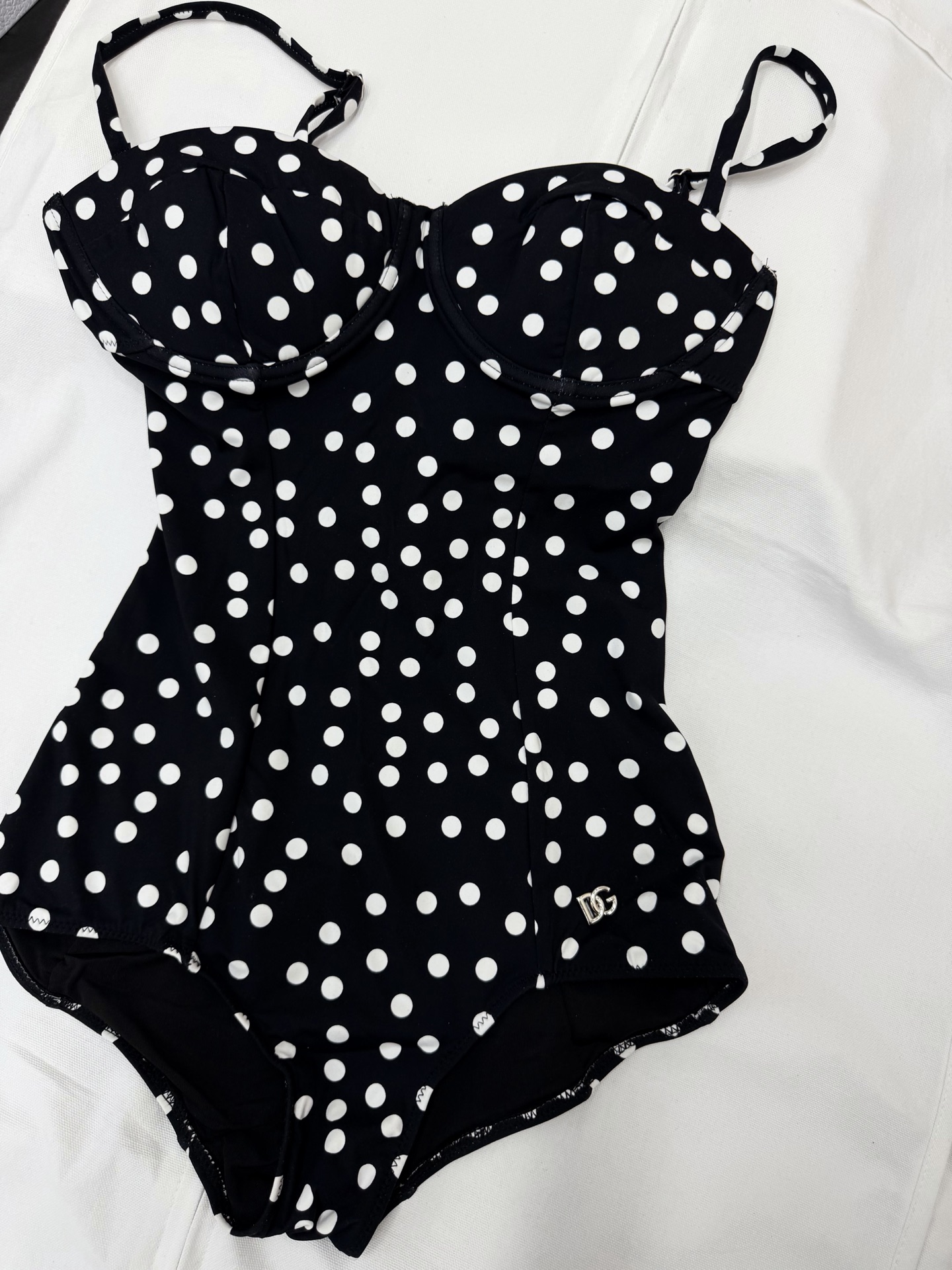 NO:808328,Original development~~ The polka-dot one-piece swimsuit is retro, elegant and super recognizable!  The tube top + adjustable shoulder straps fit the body shape and are comfortable to wear without being tight. The high-elastic fabric is close to the skin without being tight. It is suitable for beach vacations or pool parties. It fills the French romantic atmosphere!  SML detailed pictures, real shots, swimsuits,19860909原版开发～～ 波点连体泳衣复古优雅又超有辨识度！抹胸+可调节肩带,贴合身形,穿着舒适不勒人 高弹力面料,贴肤不紧绷,海边度假or泳池派对都很适合 法式浪漫氛围感拉满！SML 细节图实拍,,swimsuits,,Women's clothing