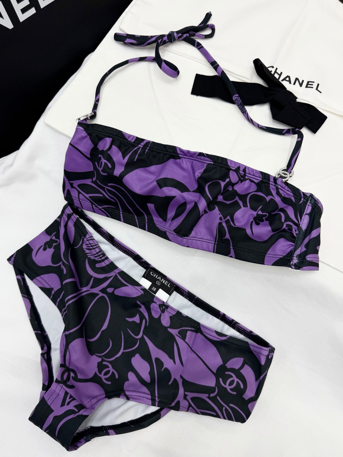 NO:836392,Original development~~ Printed bikini classic double C logo + purple and black color scheme, highly recognizable!  The custom-made material has good elasticity and fits the body shape. It is suitable for wearing at the pool and the beach. The details are exquisite, fashionable and practical~~ It is both luxurious and functional, a must-have for vacation!  SML,,bikinis,19860909原版开发～～ 印花比基尼经典双C标志+紫黑配色,辨识度超高！定制材质弹性好,贴合身形,泳池海边都很适合穿 细节精致,时尚又实用～～兼具奢华与功能性,度假必备！SML,,bikinis,,Women's clothing