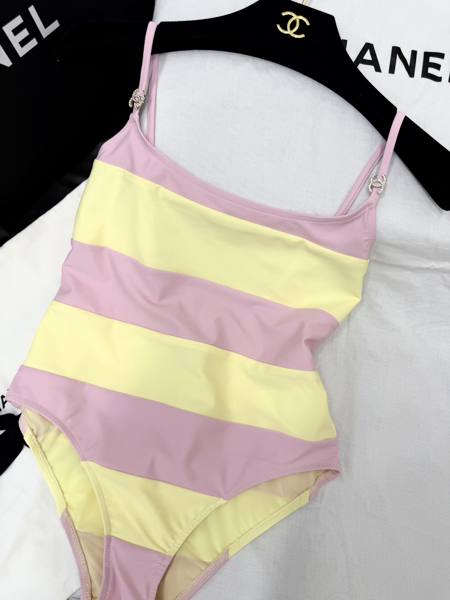 NO:877286,Original development, add single style to order~~ Coco Beach one-piece swimsuit, cream + pink striped design, energetic and personalized!  yb customized fabric fits the body shape and is comfortable to wear. The double C metal logo on the shoulder strap is very recognizable. Suitable for seaside vacation or pool party SML,,swimsuits,19860909原版开发 订单加单款～～ Coco Beach连体泳衣奶黄+粉色条纹设计,活力又个性！yb定制面料贴合身形 穿着舒适,肩带双C金属标志超有辨识度.适合海边度假或泳池派对 SML,,swimsuits,,Women's clothing
