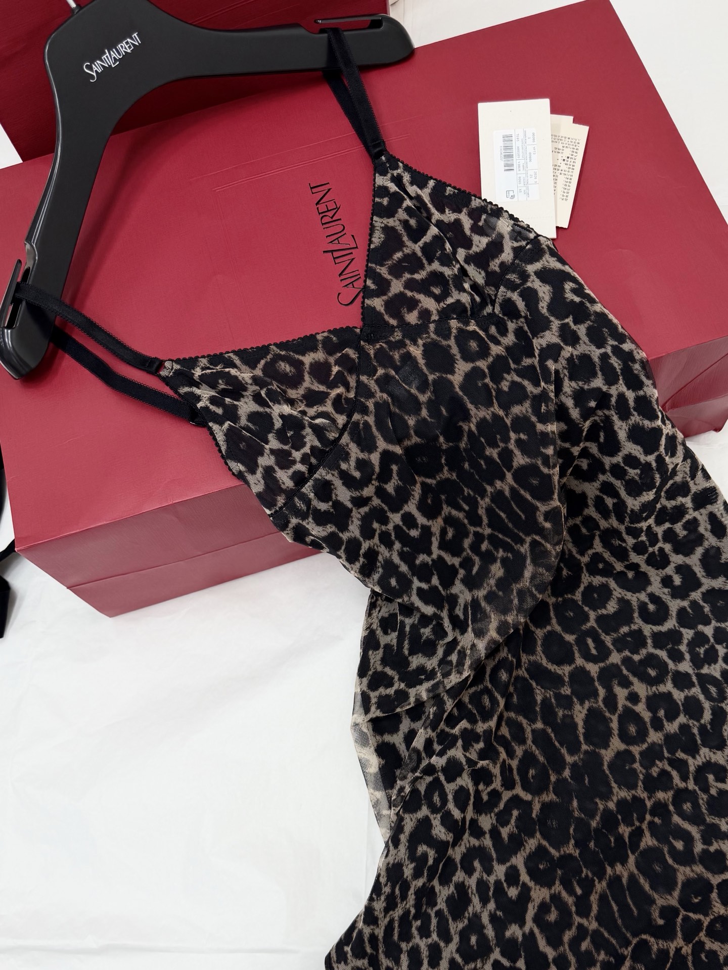 NO:902451,Original development~~ YSL leopard print suspender skirt, classic black and brown leopard print design, yb custom fabric, light and soft fabric, fits the skin and is super comfortable!  Thin shoulder straps + slim fit, elegant and sexy, can be easily worn at parties and dinners. Pair it with simple accessories or high heels to enhance your temperament!  A must-have for fashionistas!  SML detailed pictures, saint laurent, high heels, skirts,19860909原版开发～～ YSL豹纹吊带裙经典黑棕豹纹设计,yb定制面料轻薄柔软面料,贴合肌肤超舒适！细肩带+修身剪裁,优雅又性感,派对晚宴都能轻松驾驭.搭配简约配饰或高跟鞋,气质直接拉满！时髦精必入！SML 细节图实拍,,saint laurent,high heels,skirts,,Women's clothing