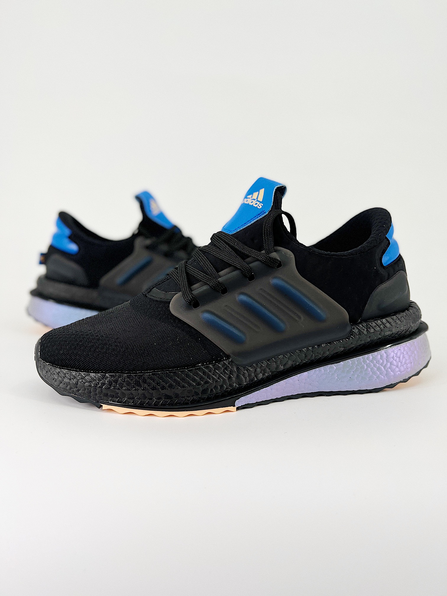 AdidasX_PLRBOOST全新跑鞋爆米花针织鞋面休闲运动慢跑鞋依旧采用了针织鞋面的设计但是鞋面的设