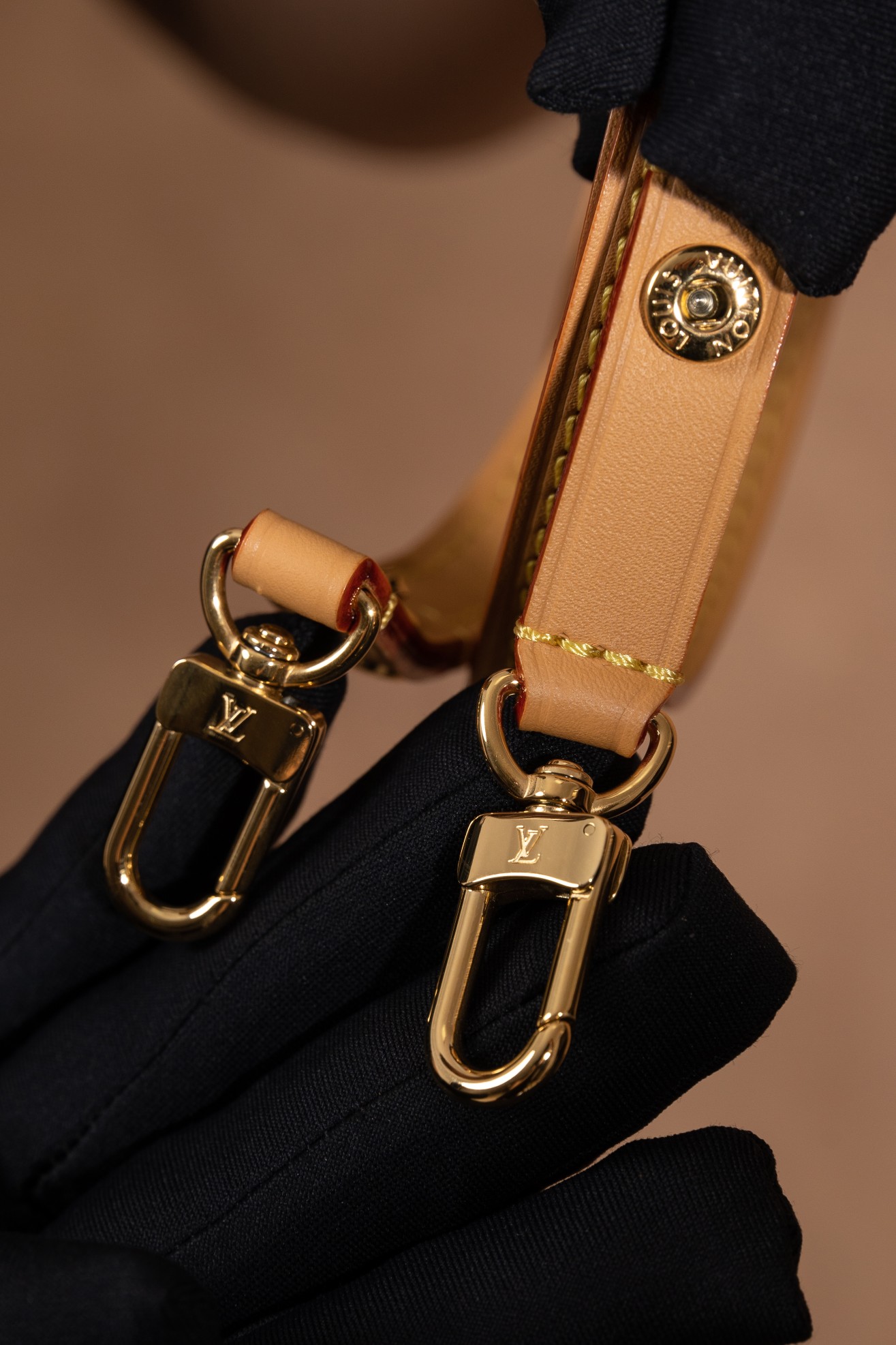 𝐖𝐀𝐋𝐋𝐄𝐓 𝐎𝐍 𝐂𝐇𝐀𝐈𝐍 𝐈𝐕𝐘 #M81911#潮奢渠道货
➰细节处理 每一次都是精湛技术➰