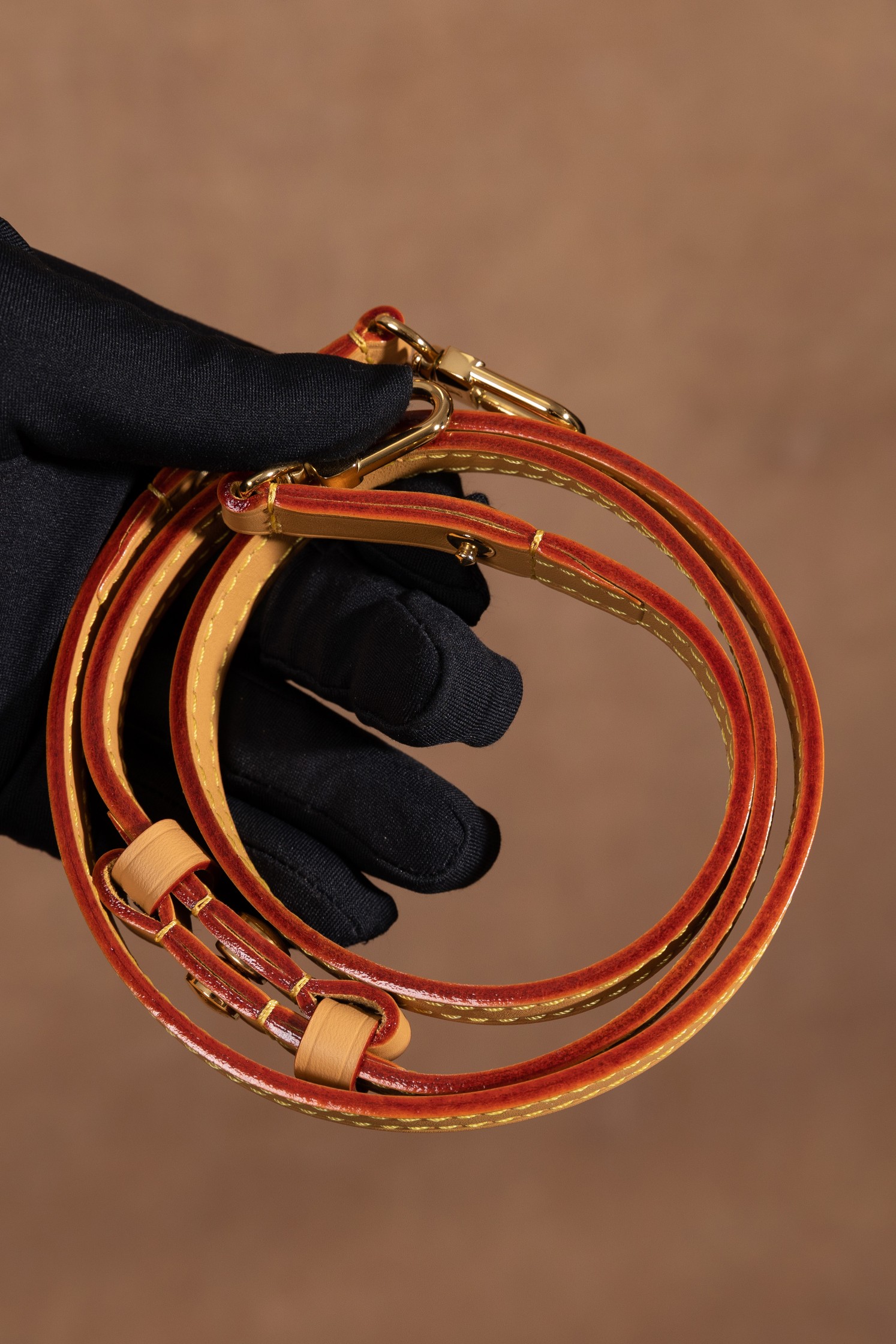 𝐖𝐀𝐋𝐋𝐄𝐓 𝐎𝐍 𝐂𝐇𝐀𝐈𝐍 𝐈𝐕𝐘 #M81911#潮奢渠道货
➰细节处理 每一次都是精湛技术➰