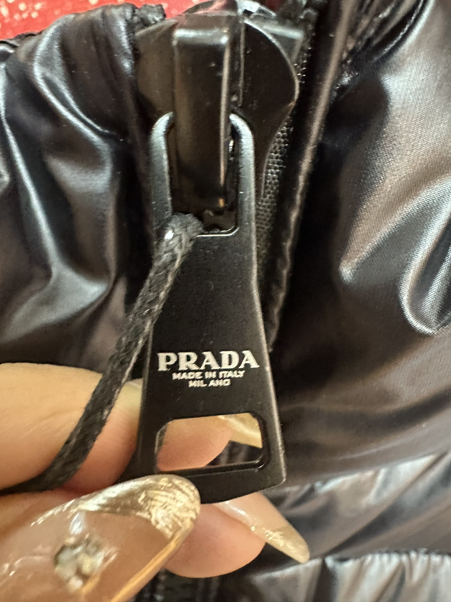 PRADA/普拉达2024新款亮面羽绒服连帽外套原版开发全套五金辅料配件采用进口国产90白鹅绒超高充绒量