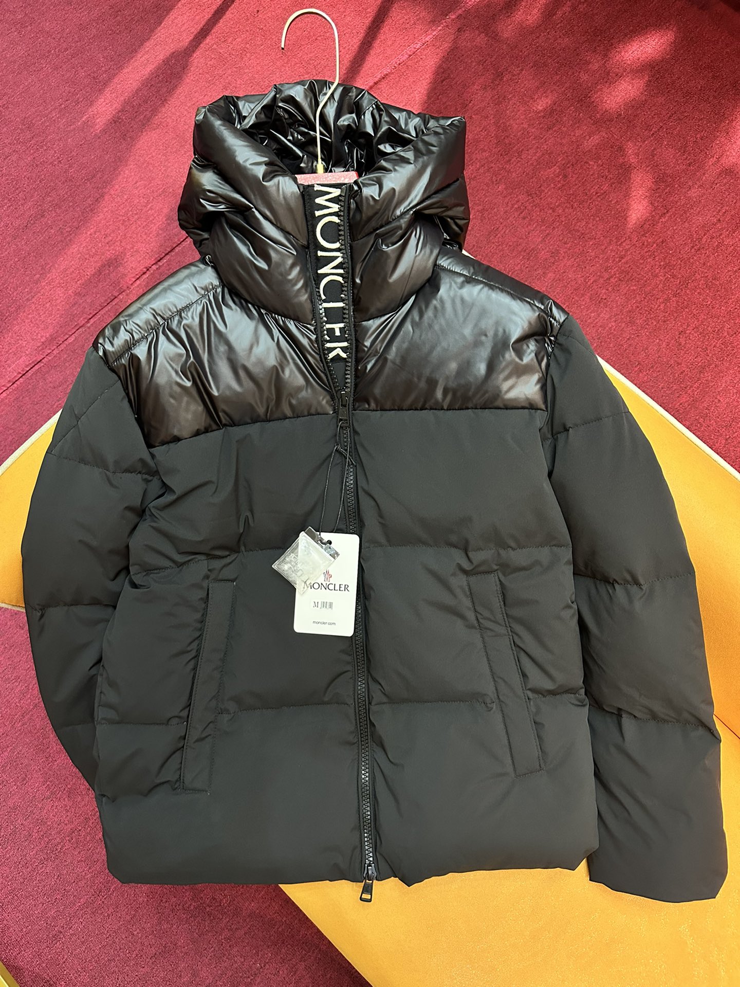 MONCLER/蒙口2024新款亮面羽绒服连帽外套原版开发全套五金辅料配件采用进口国产90白鹅绒超高充绒