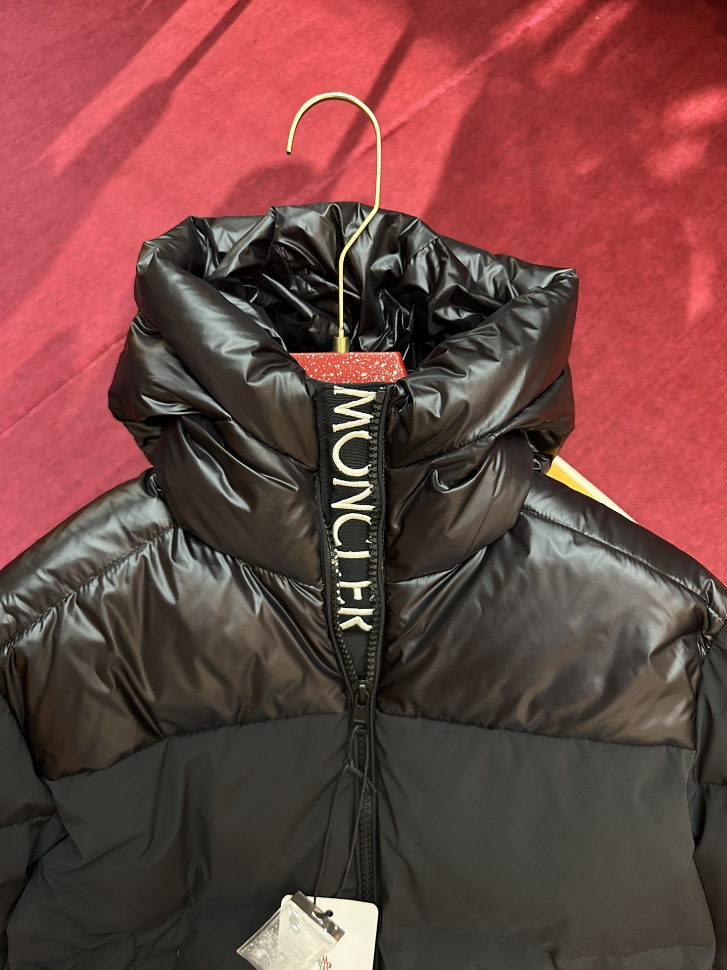 MONCLER/蒙口2024新款亮面羽绒服连帽外套原版开发全套五金辅料配件采用进口国产90白鹅绒超高充绒