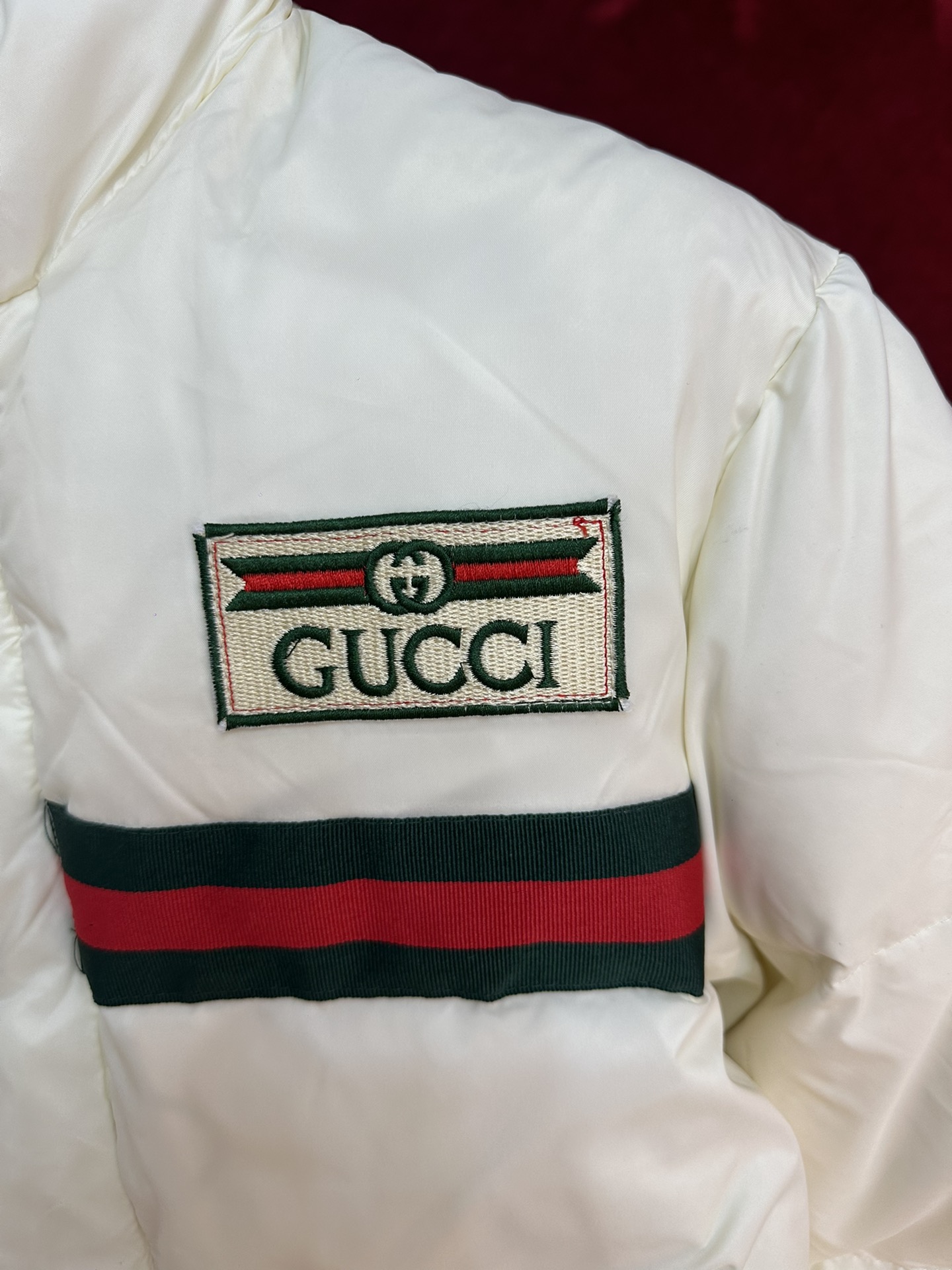 Gucci2024新款羽绒服连帽外套原版开发全套五金辅料配件采用进口国产90白鹅绒超高充绒量廓形设计高级