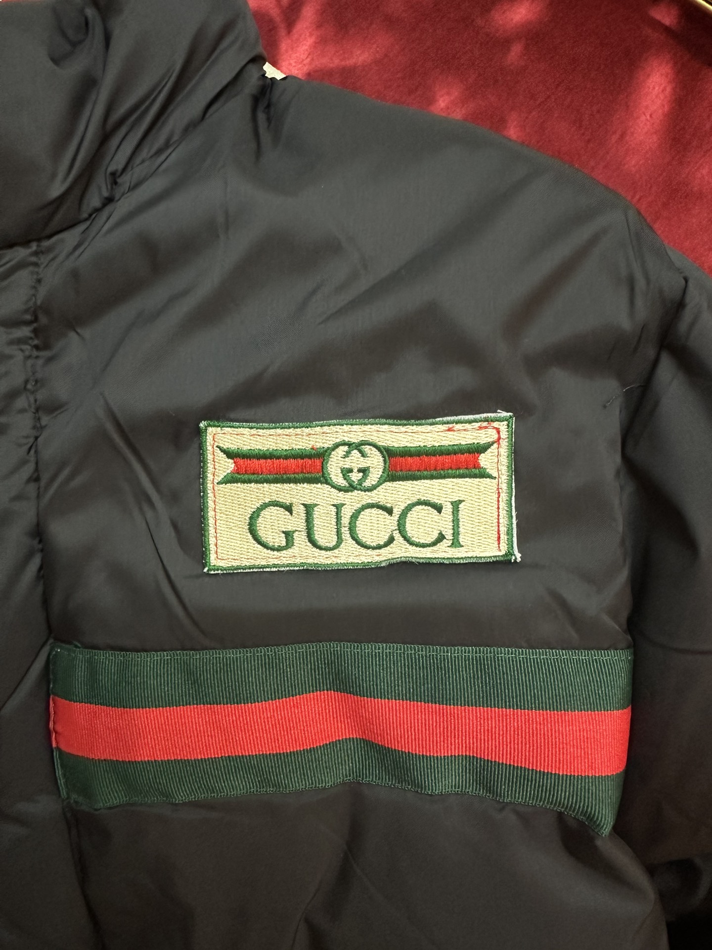 Gucci2024新款羽绒服连帽外套原版开发全套五金辅料配件采用进口国产90白鹅绒超高充绒量廓形设计高级