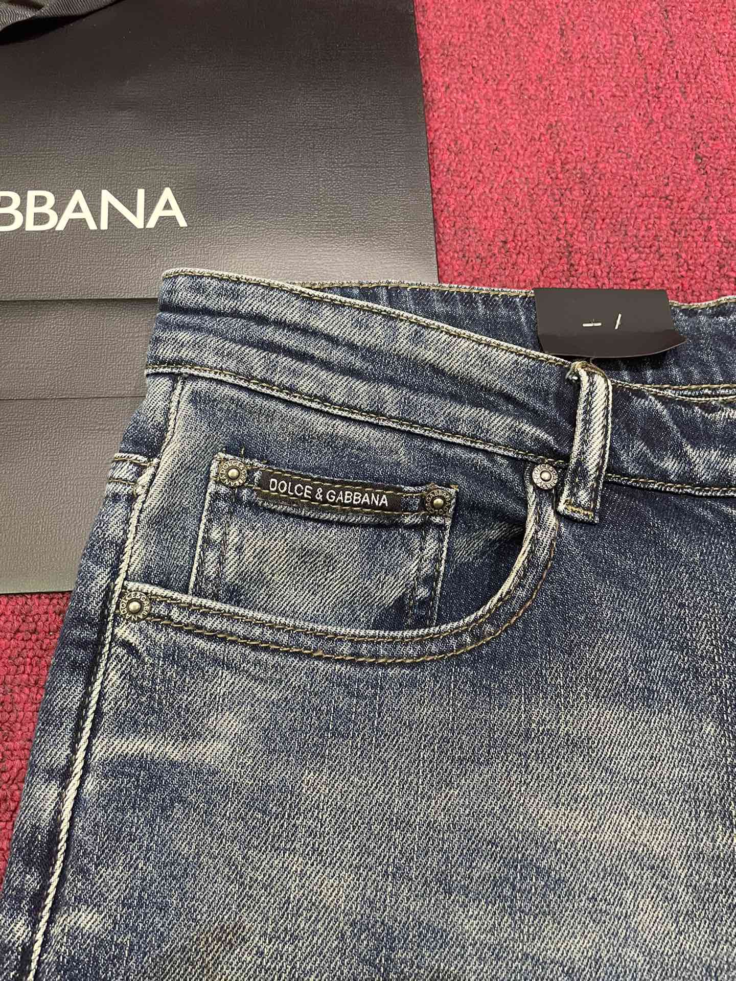 DOLCE & GABBANA 2024 New Jeans Perfect Blue Wash Slim Straight Leg Denim 5 i1728717395 3145 5