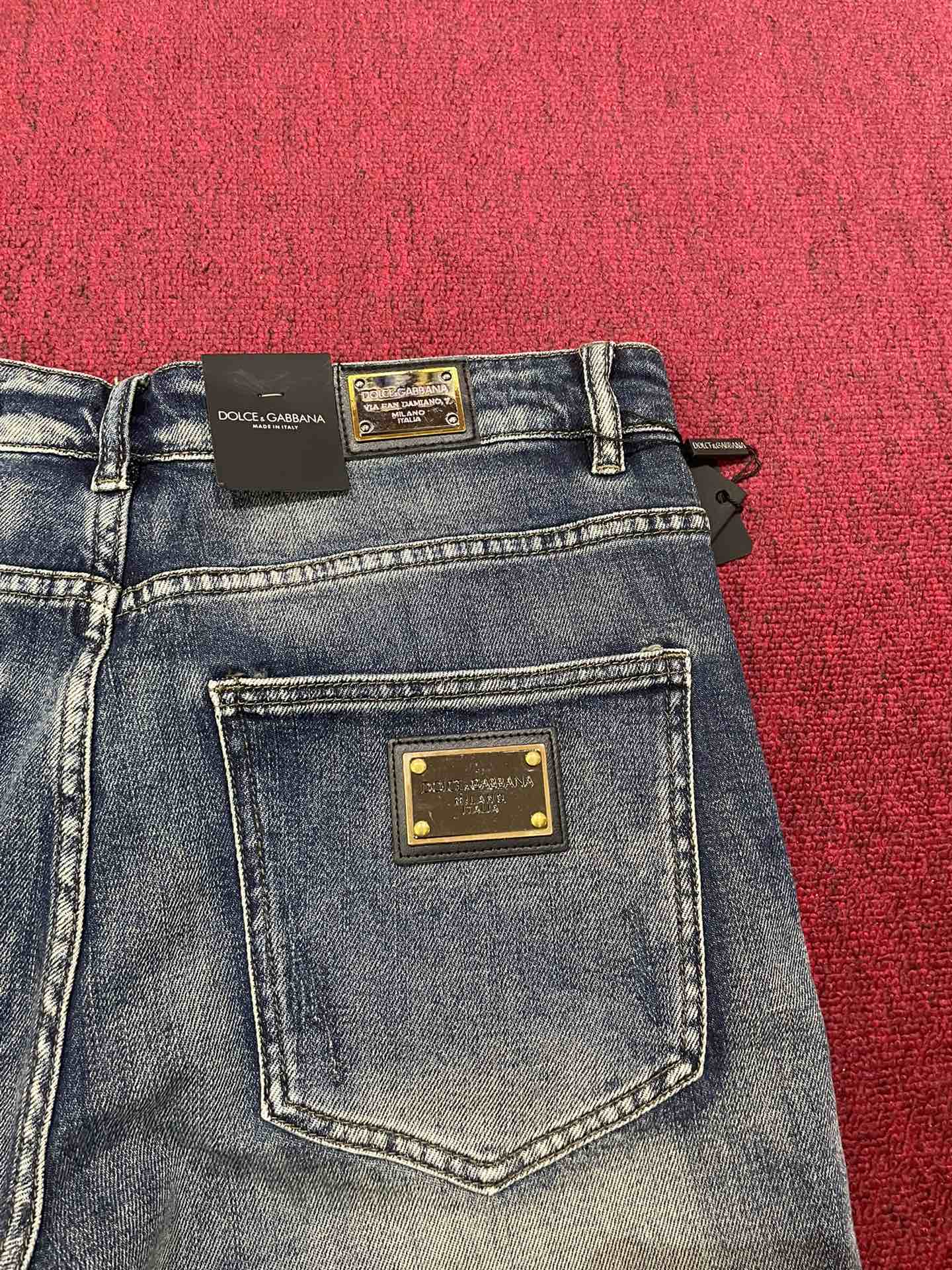 DOLCE & GABBANA 2024 New Jeans Perfect Blue Wash Slim Straight Leg Denim 9 i1728717395 6092 3