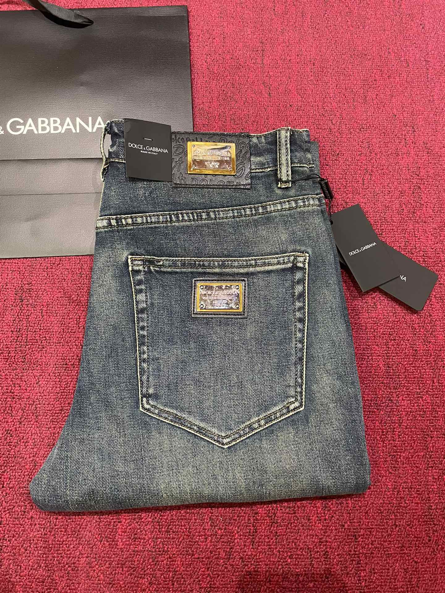 Mismo modelo que en tiendas 𝘿𝙊𝙇𝘾𝙀 & 𝙂𝘼𝘽𝘽𝘼𝙉𝘼🔥 2024 nuevos jeans, lavado azul perfecto, proceso de placa de …