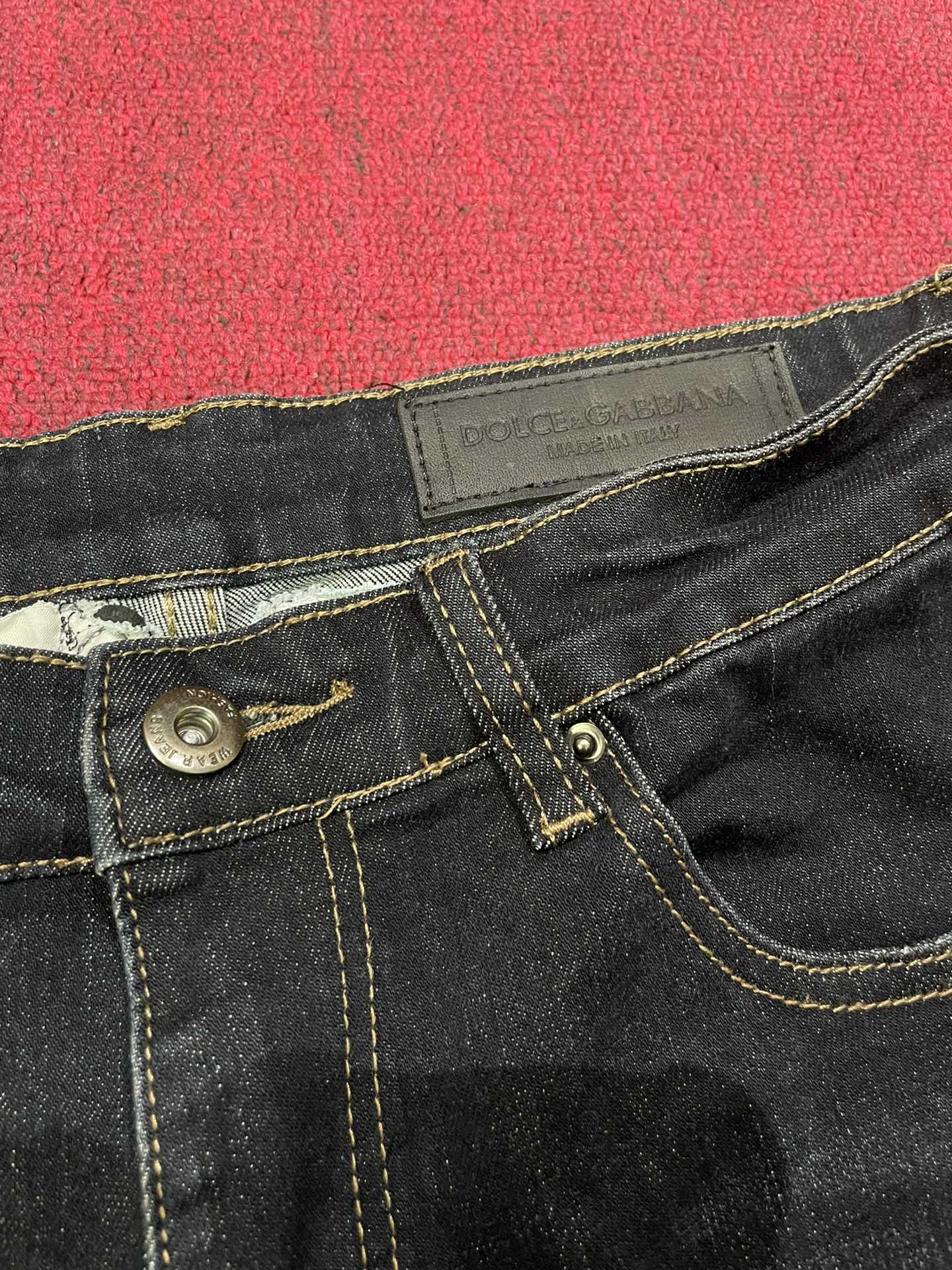 DOLCE & GABBANA Men's Slim Fit Dark Blue Jeans with Metal Logo Patch 5 i1728829574 3163 8
